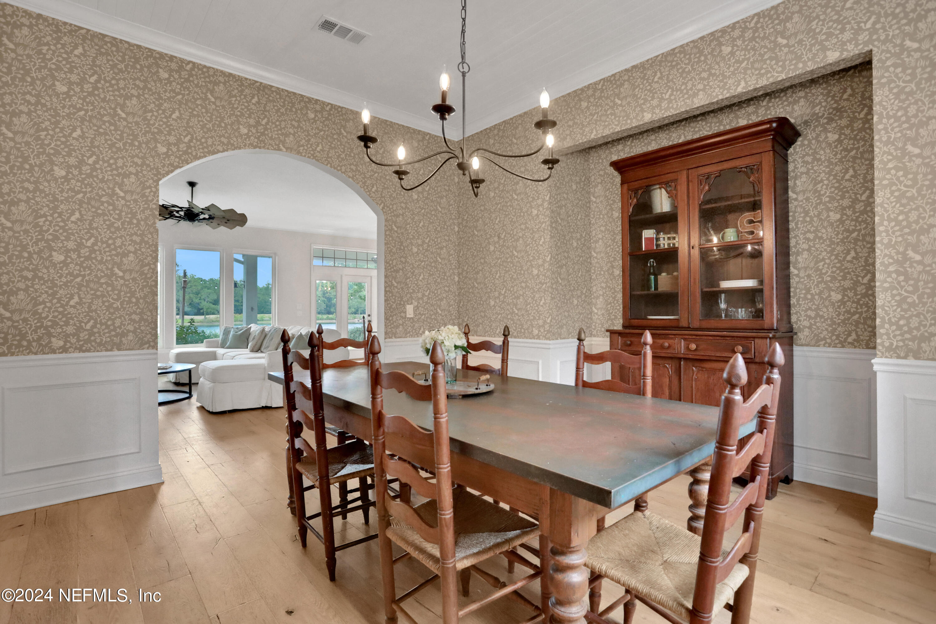 1131 EAGLE POINT Drive