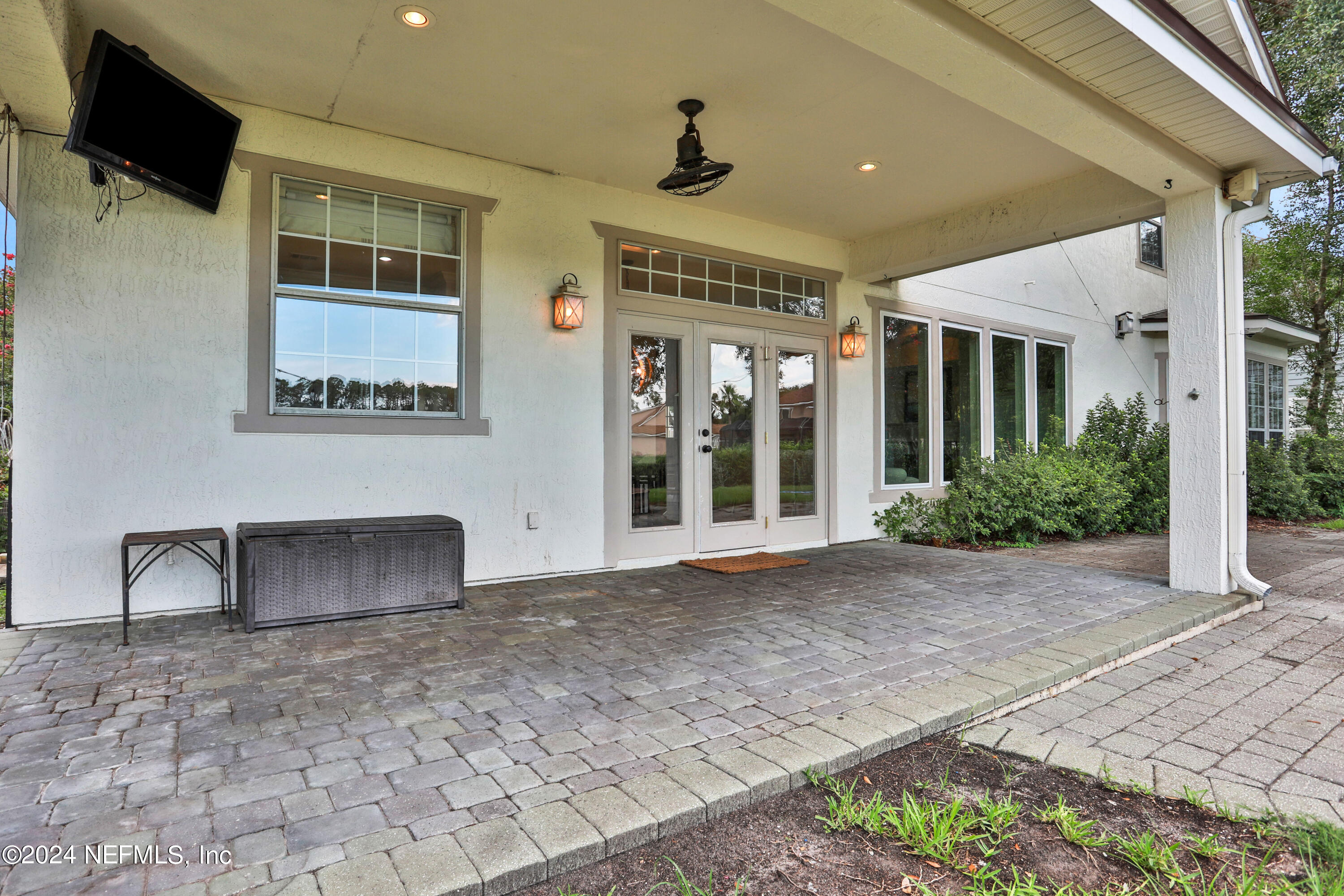1131 EAGLE POINT Drive