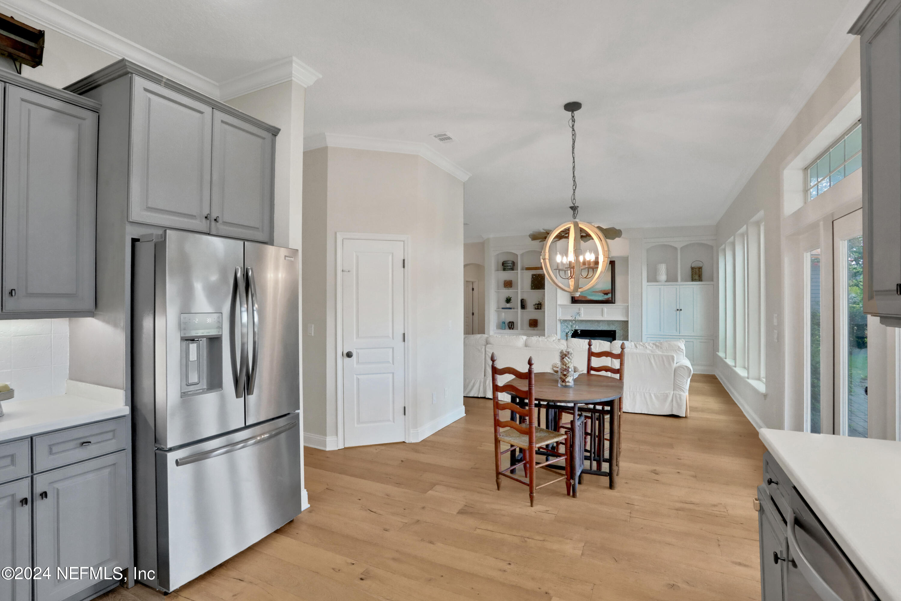 1131 EAGLE POINT Drive