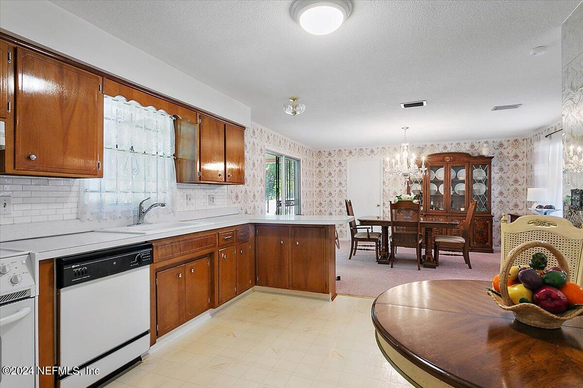 1178 KNOLL DR Drive W