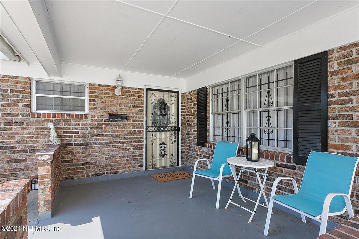 1178 KNOLL DR Drive W