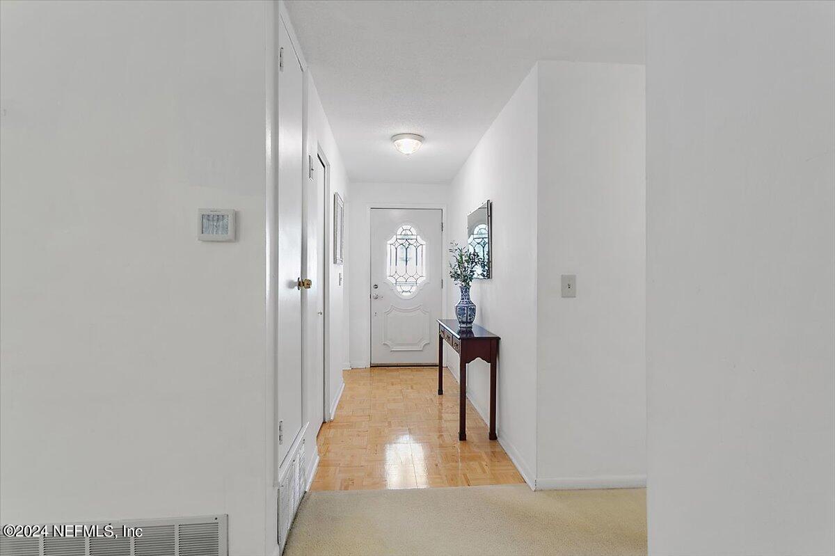 1178 KNOLL DR Drive W