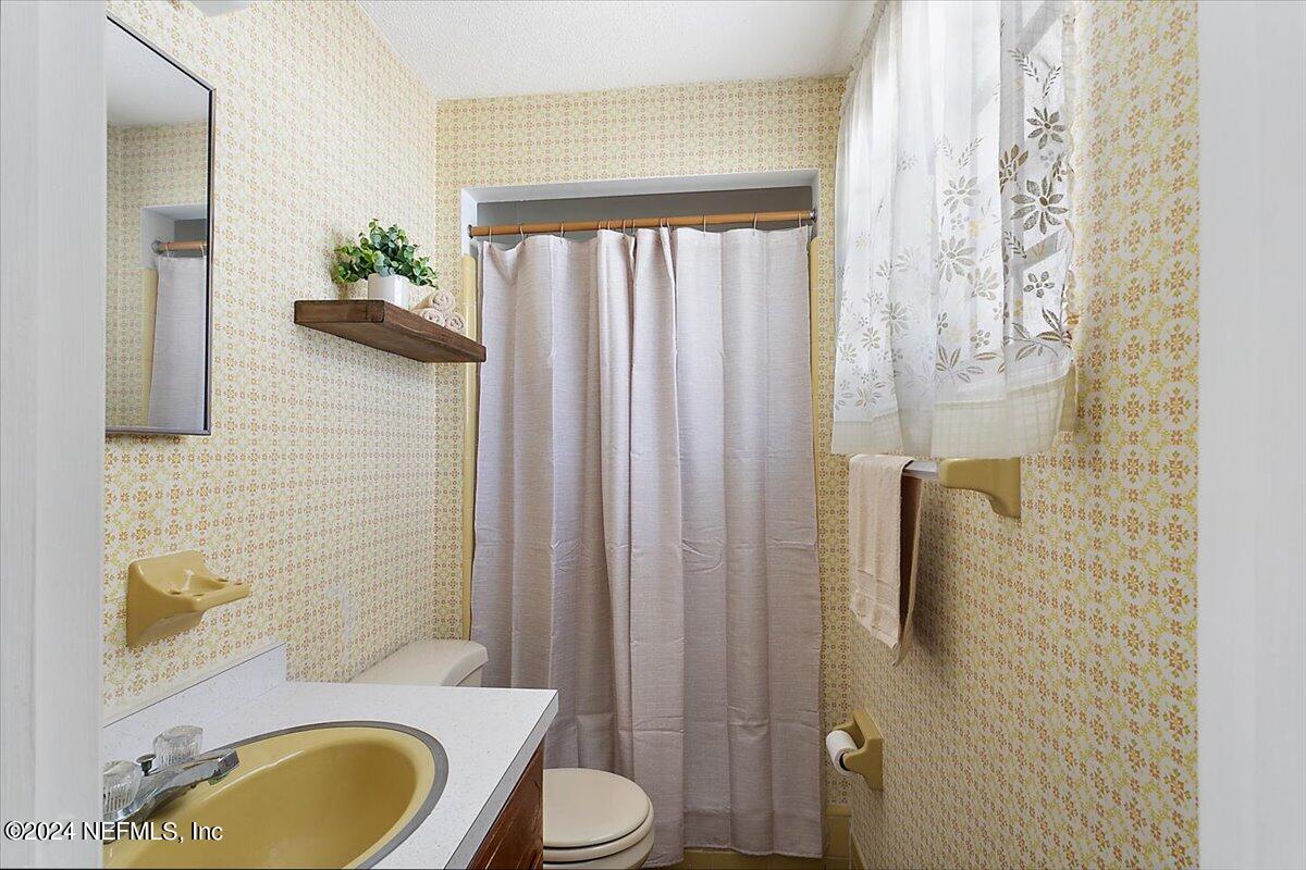 1178 KNOLL DR Drive W