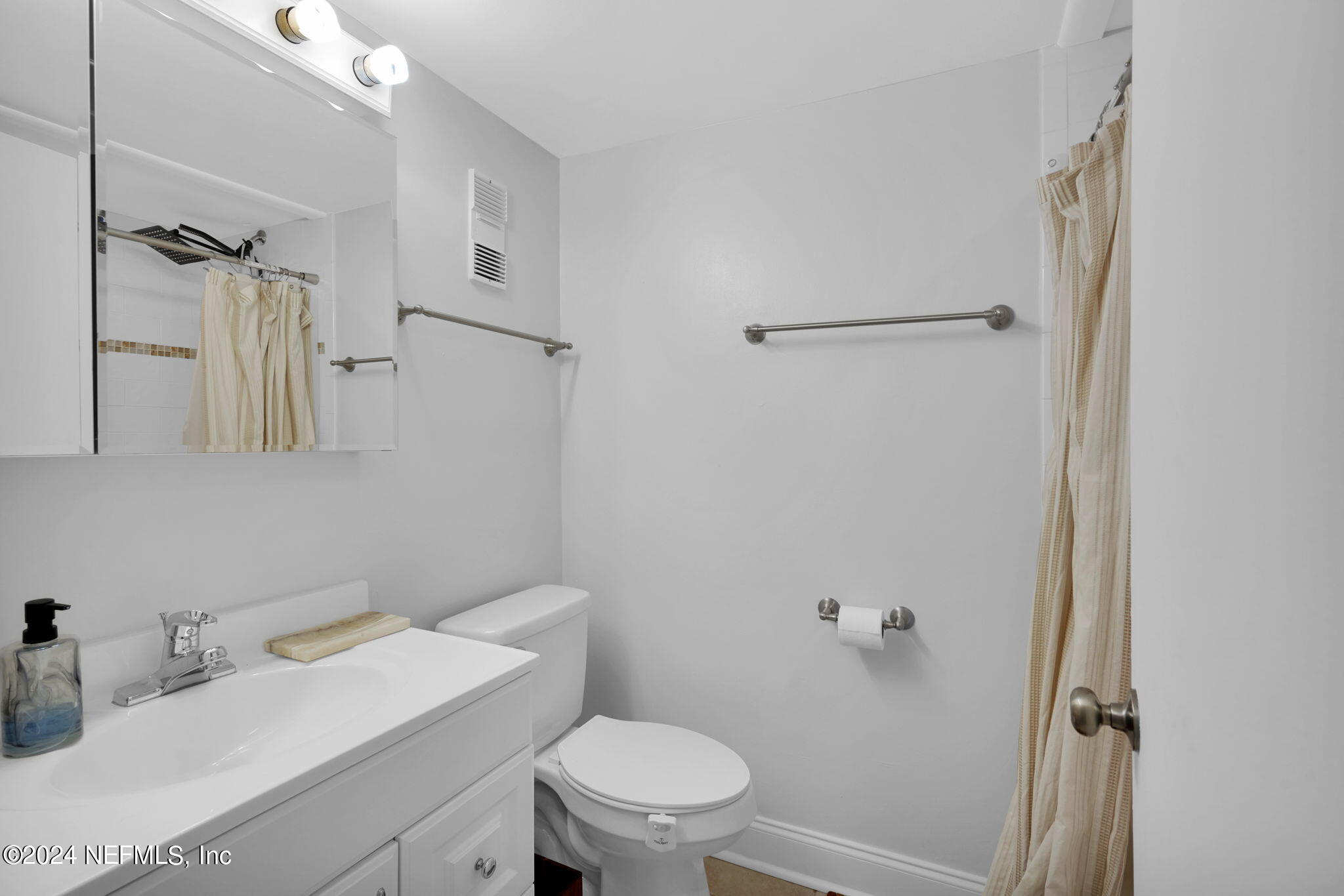 1301 1ST Street, 1206