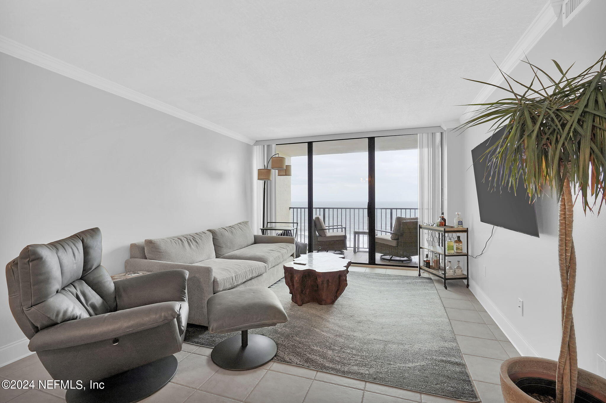 1301 1ST Street, 1206