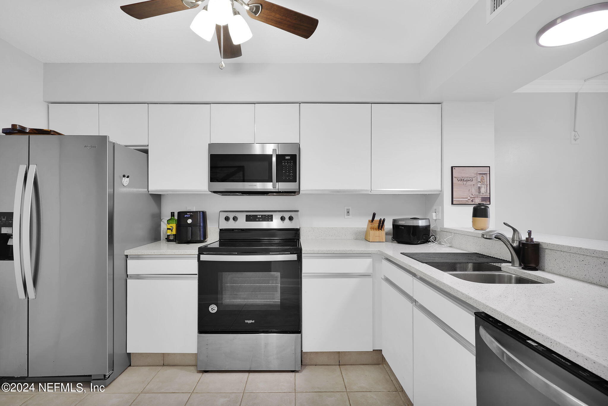 1301 1ST Street, 1206