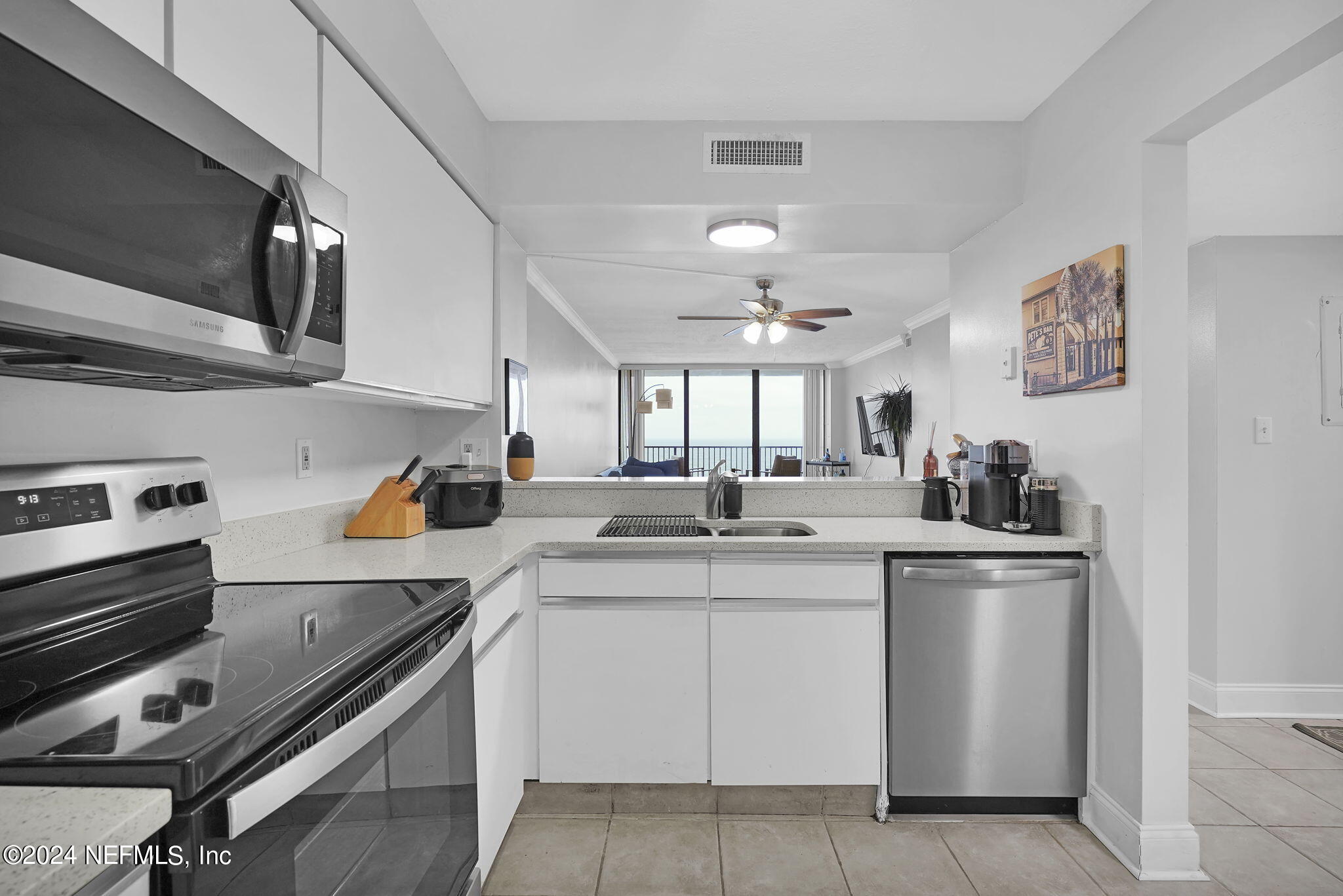 1301 1ST Street, 1206