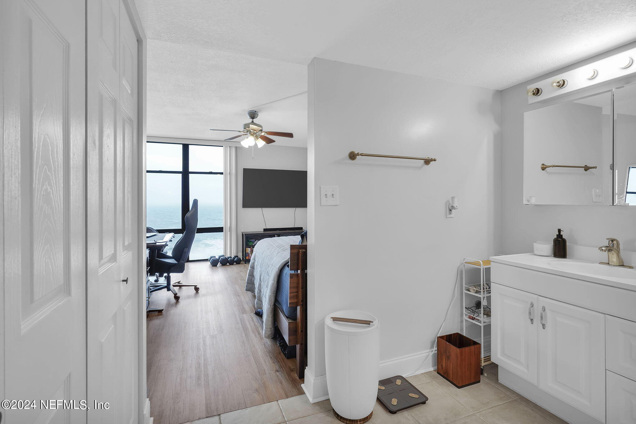 1301 1ST Street, 1206