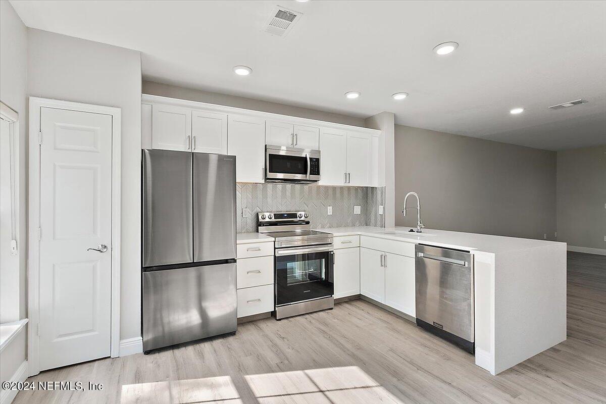 8111 SUMMERSIDE Circle