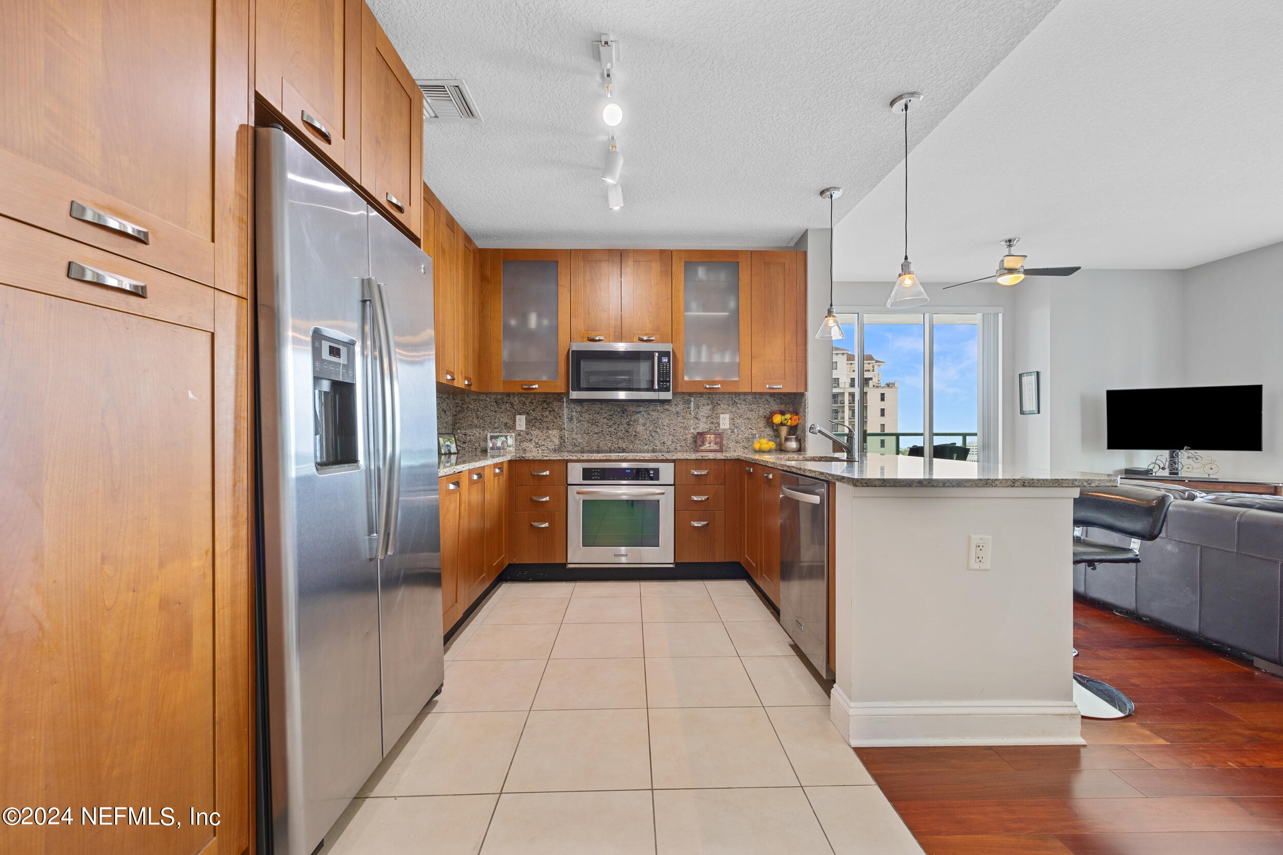 1431 RIVERPLACE Boulevard, 1701