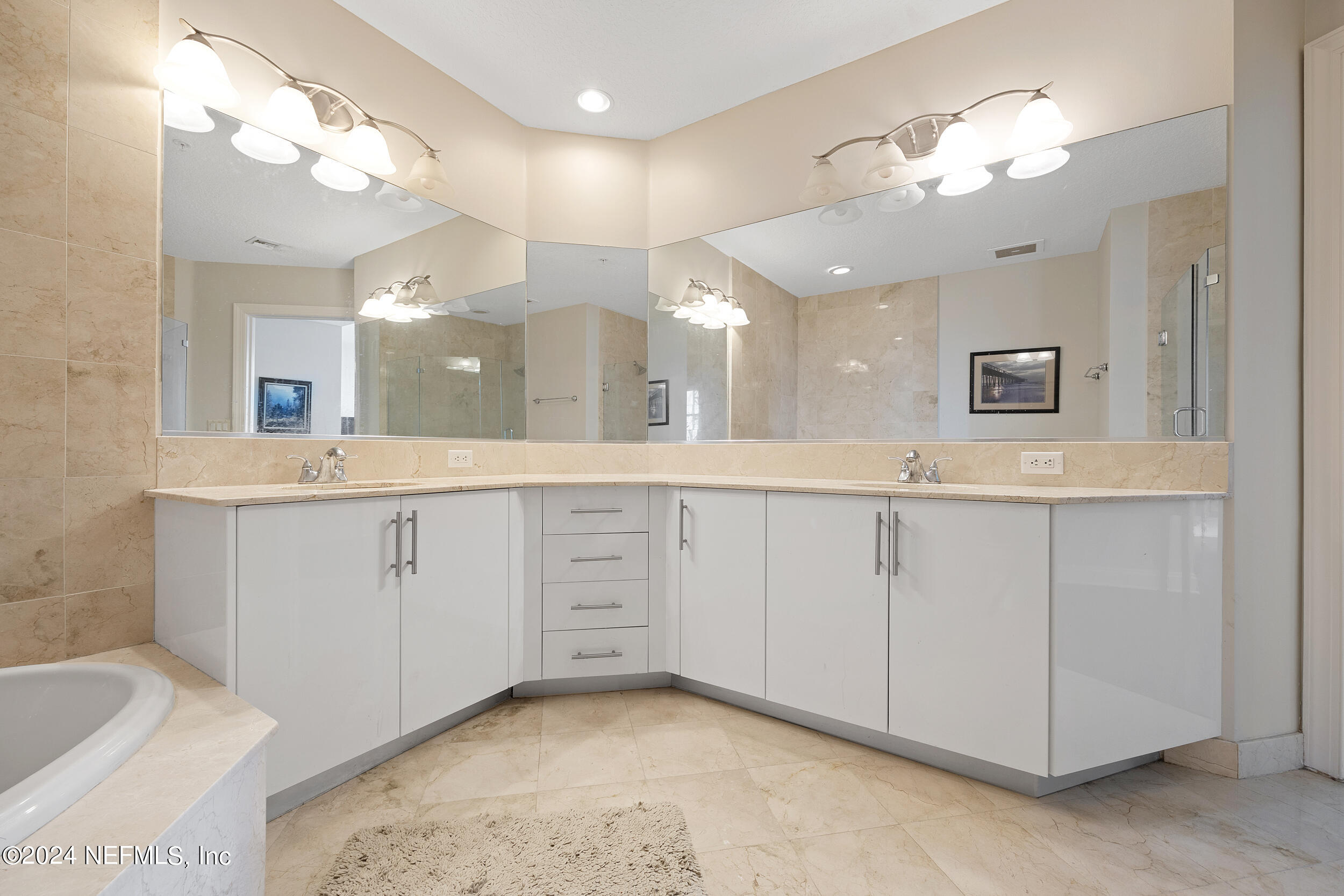 1431 RIVERPLACE Boulevard, 1701