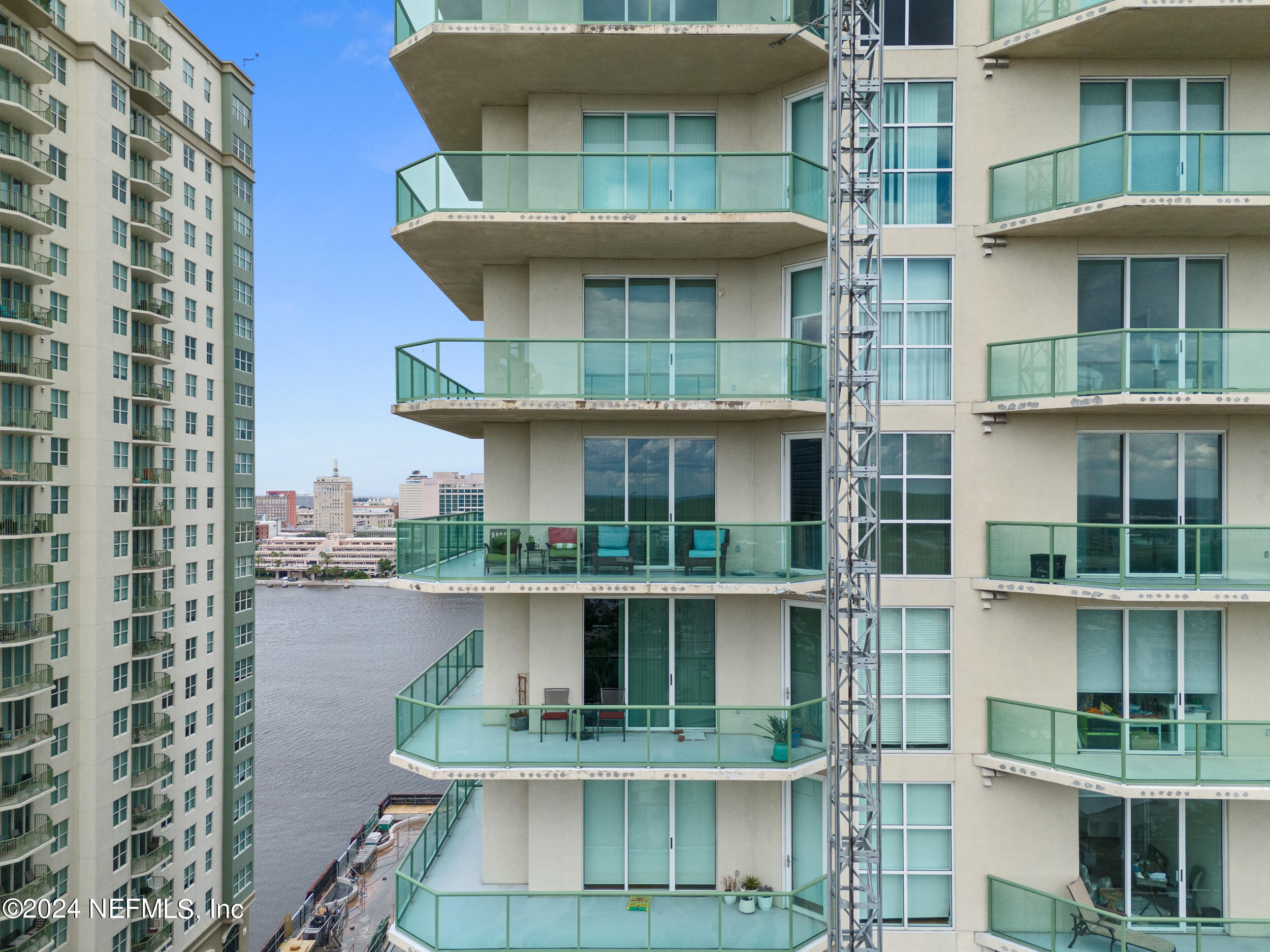 1431 RIVERPLACE Boulevard, 1701