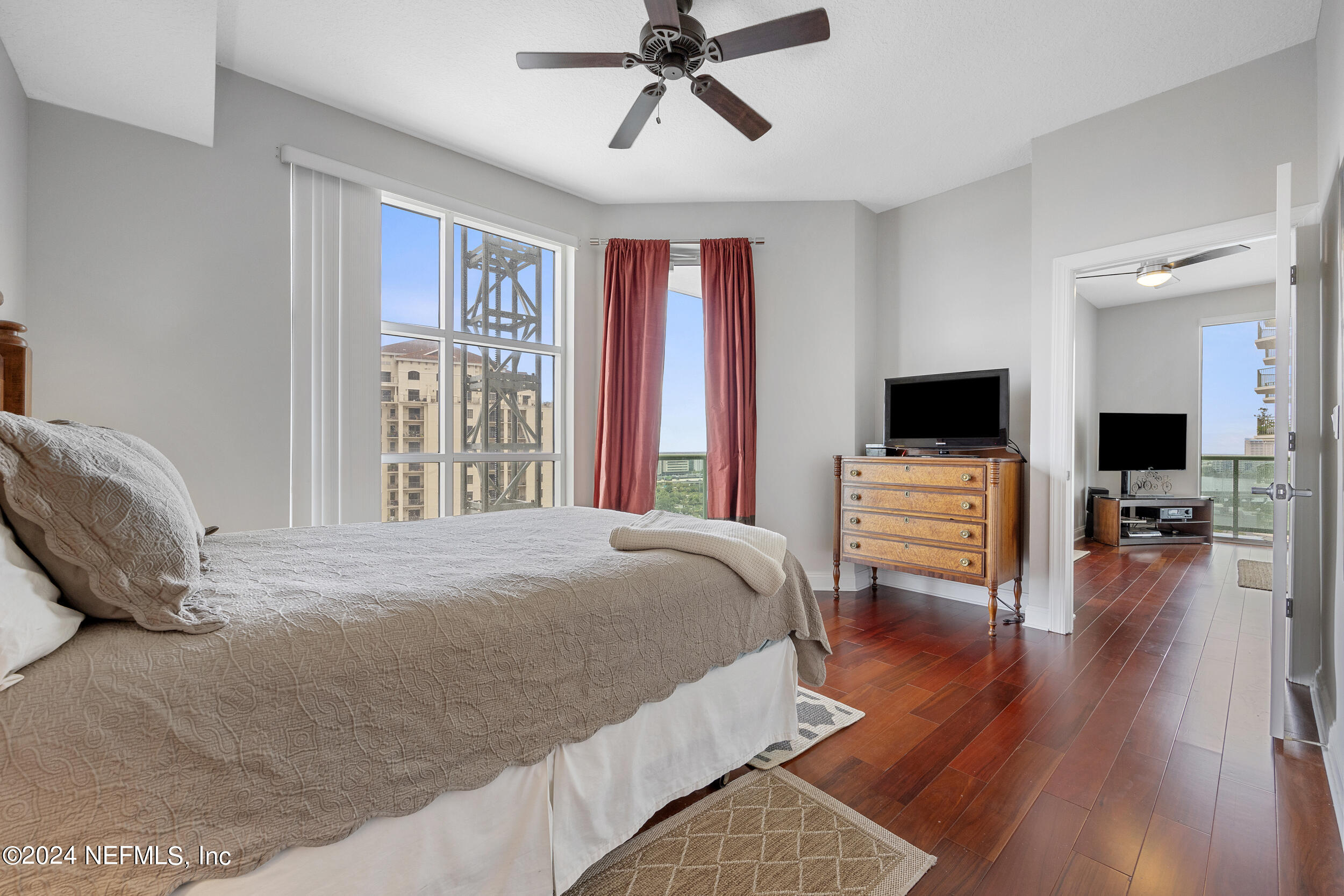 1431 RIVERPLACE Boulevard, 1701