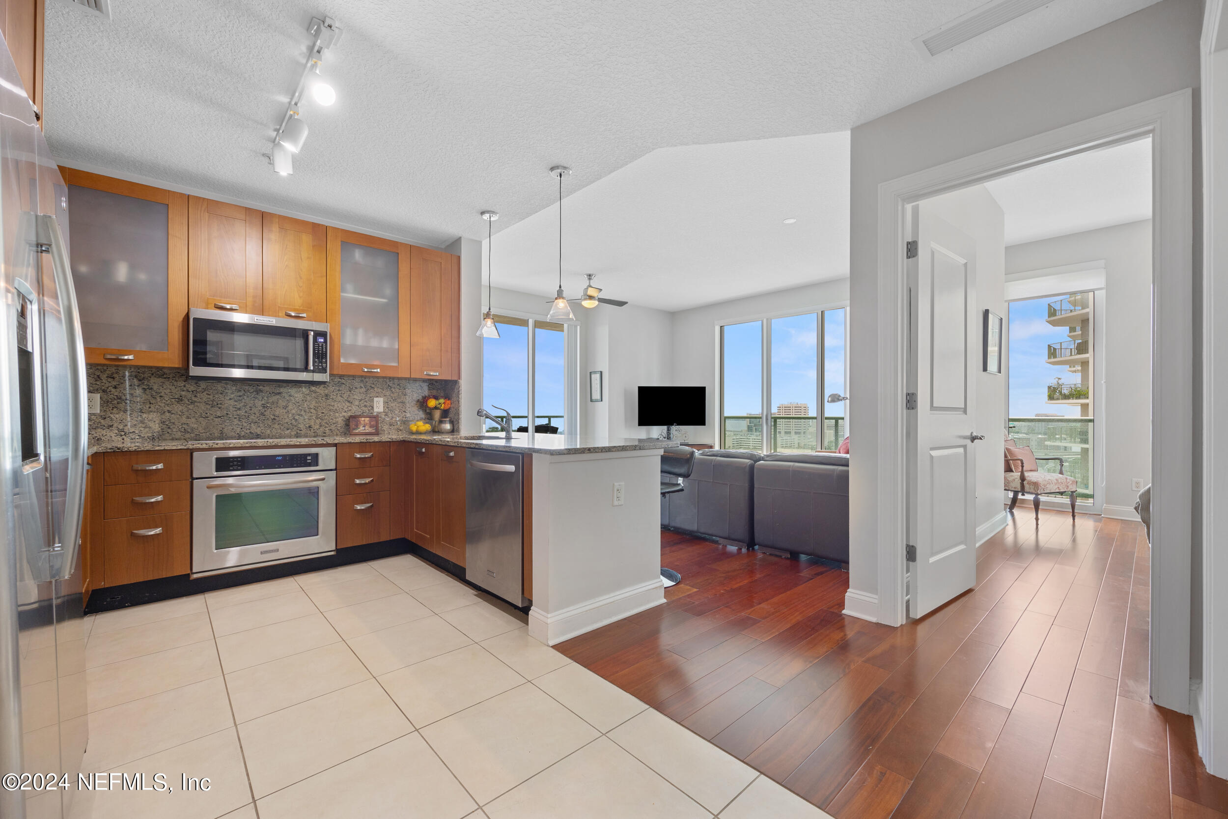 1431 RIVERPLACE Boulevard, 1701