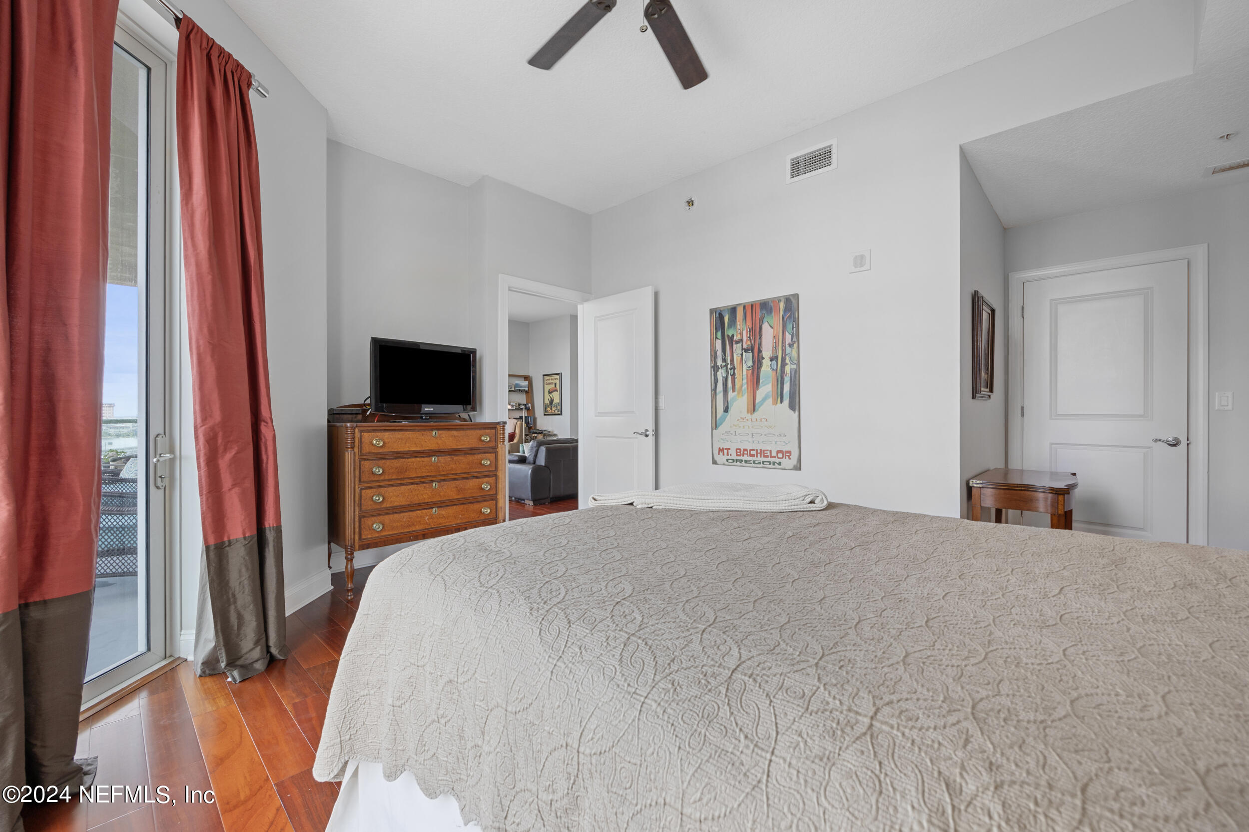 1431 RIVERPLACE Boulevard, 1701
