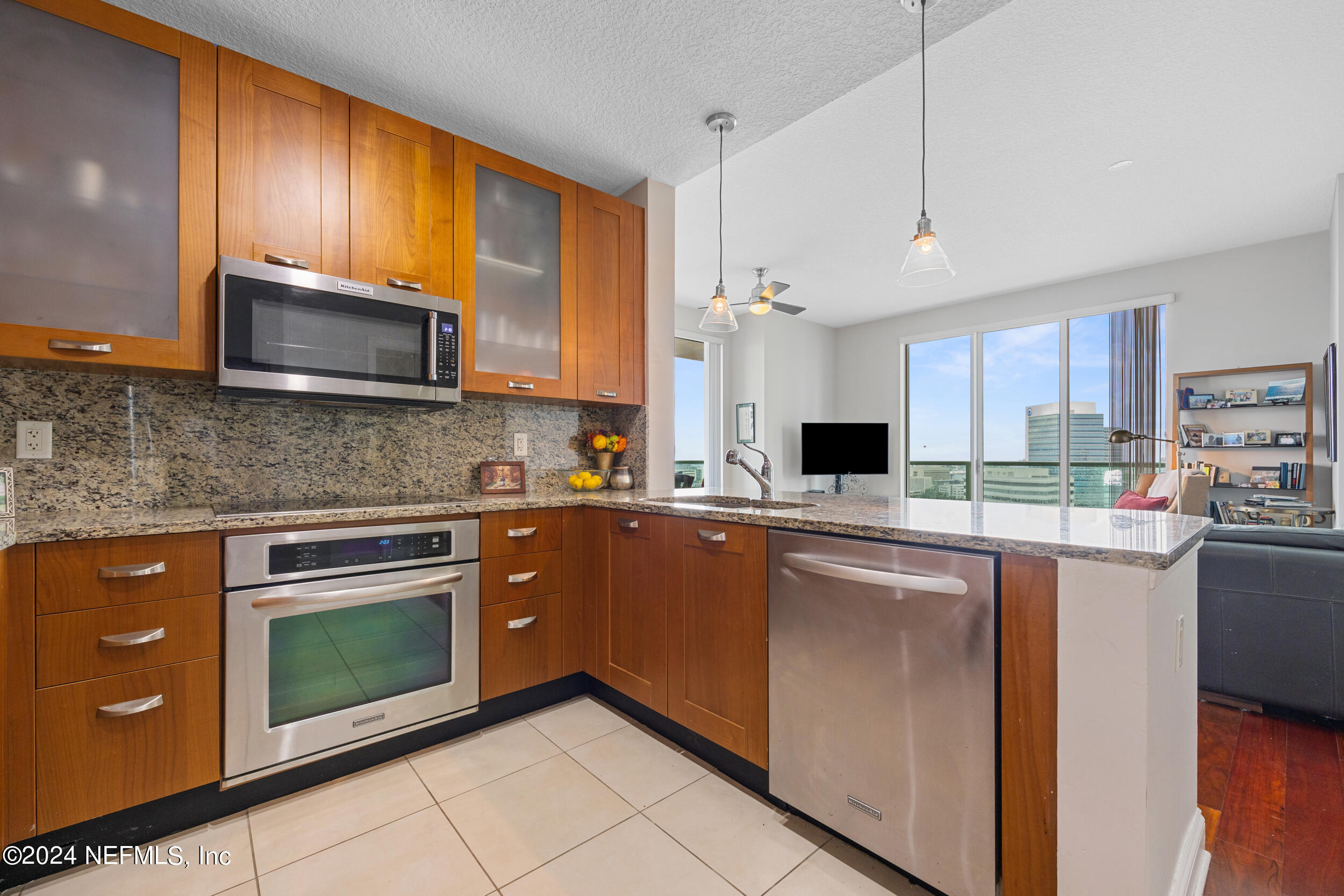 1431 RIVERPLACE Boulevard, 1701