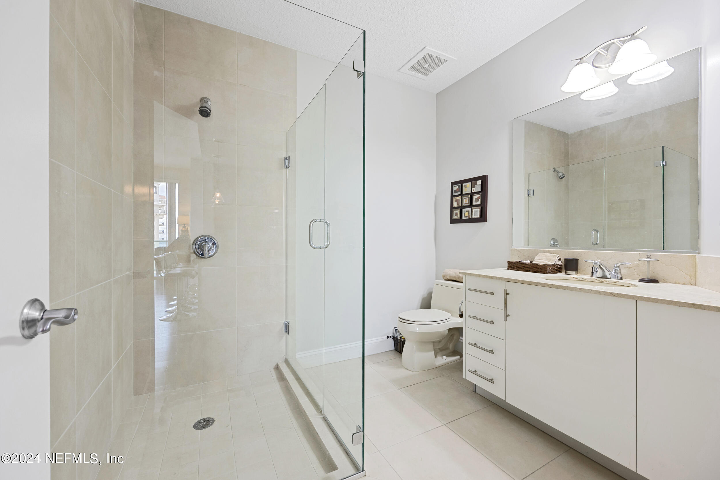 1431 RIVERPLACE Boulevard, 1701