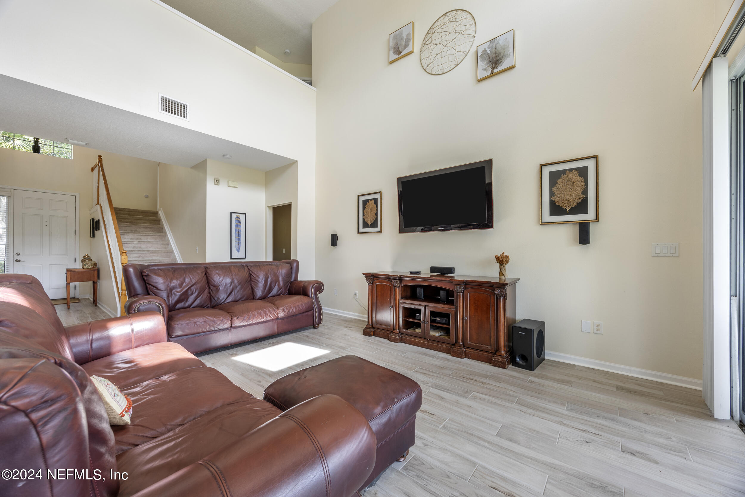 3863 HARTWOOD Lane