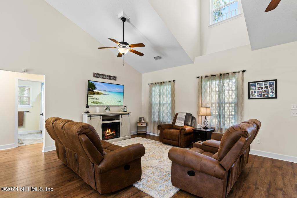35042 HEARTHSTONE Way