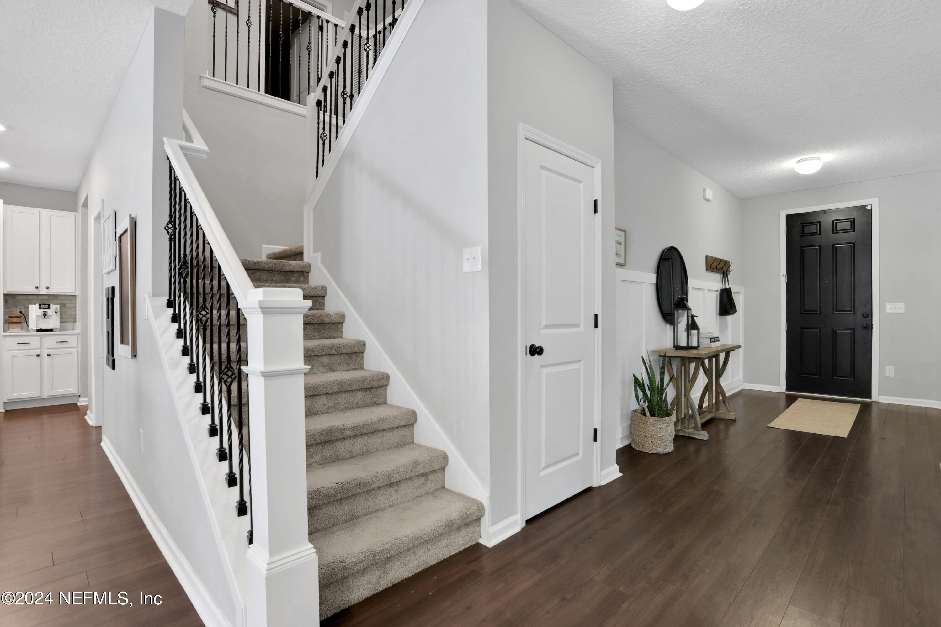 7393 SUNNYDALE Lane