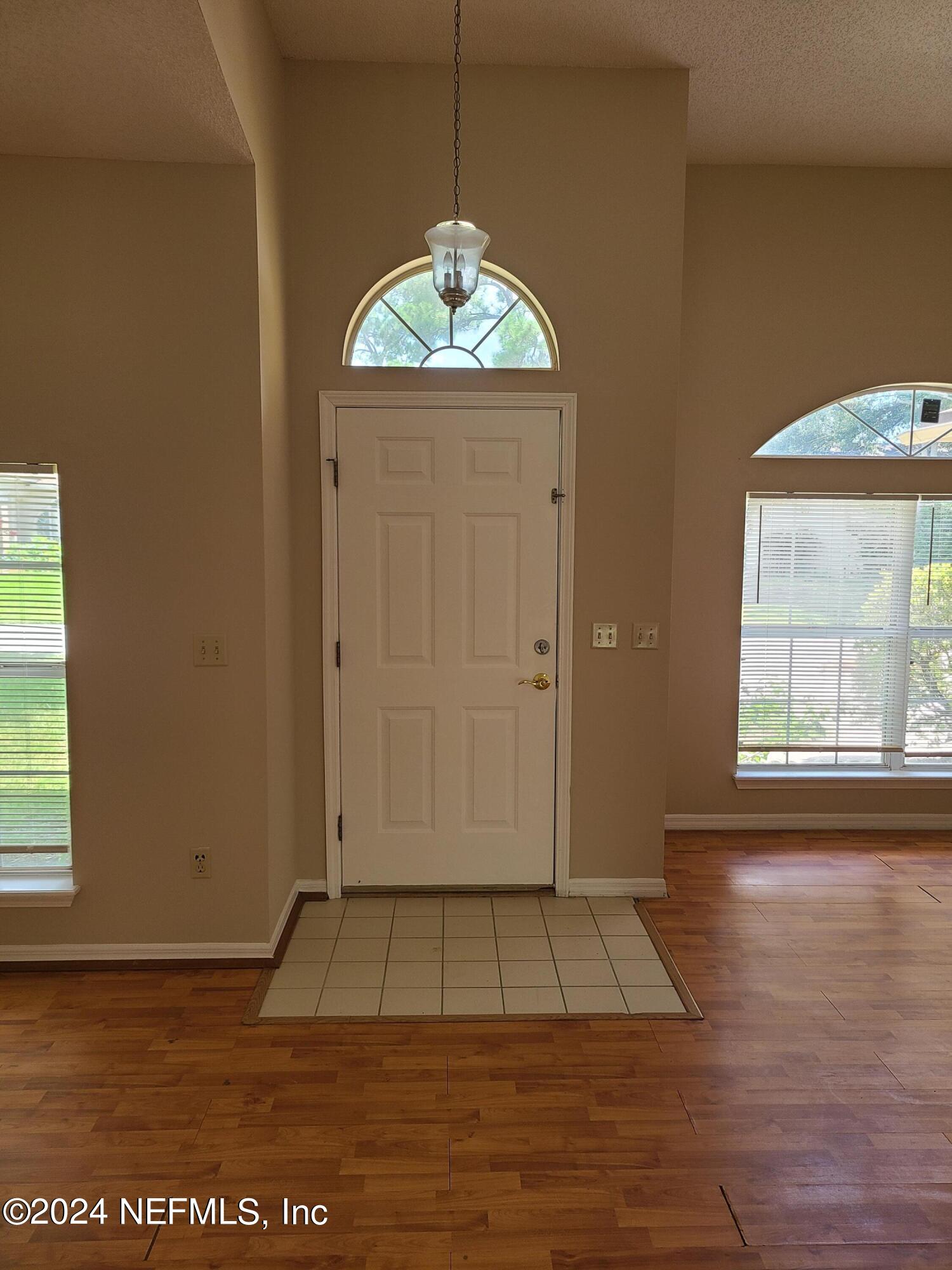 2106 HOVINGTON Circle W