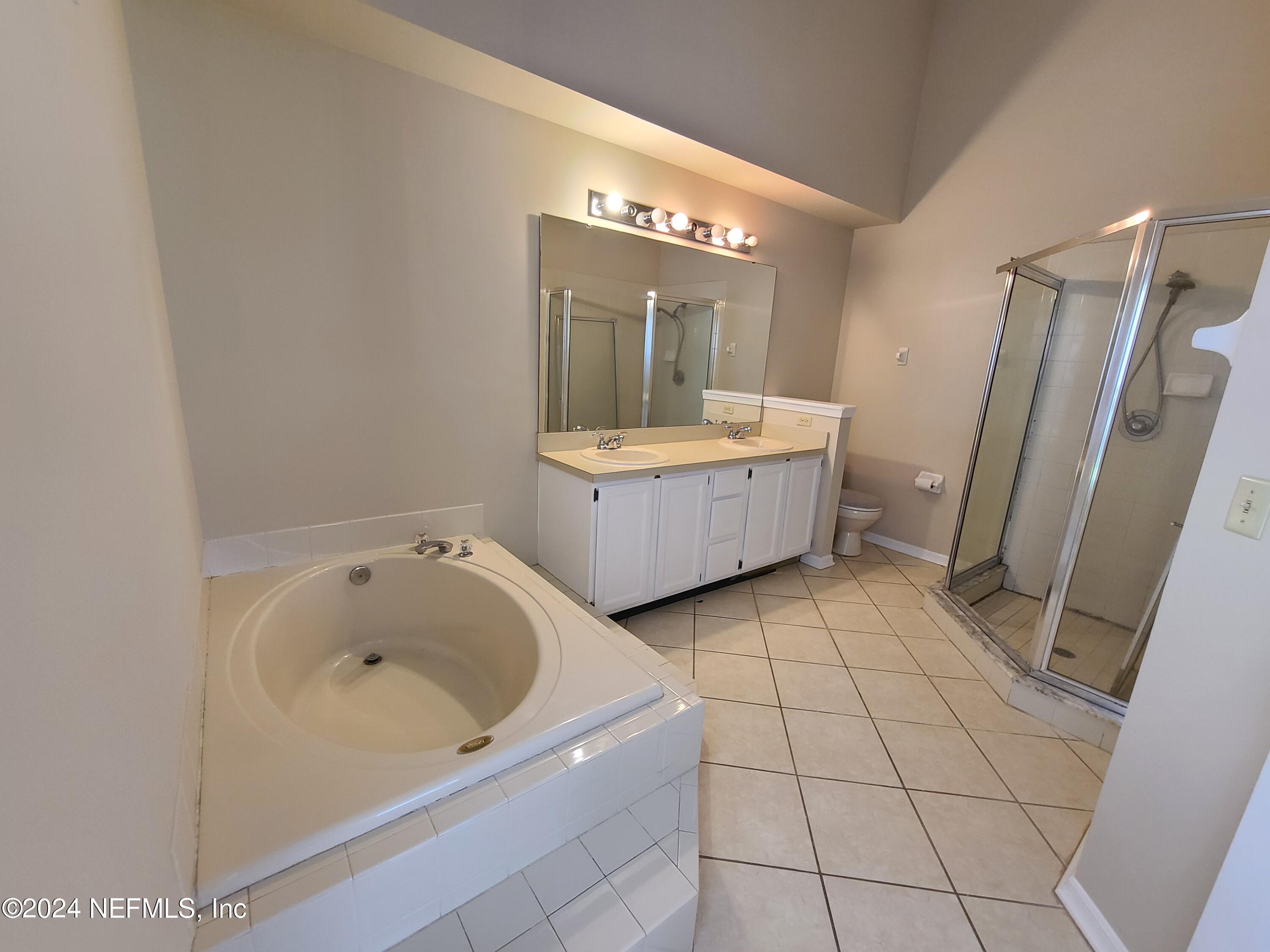 2106 HOVINGTON Circle W