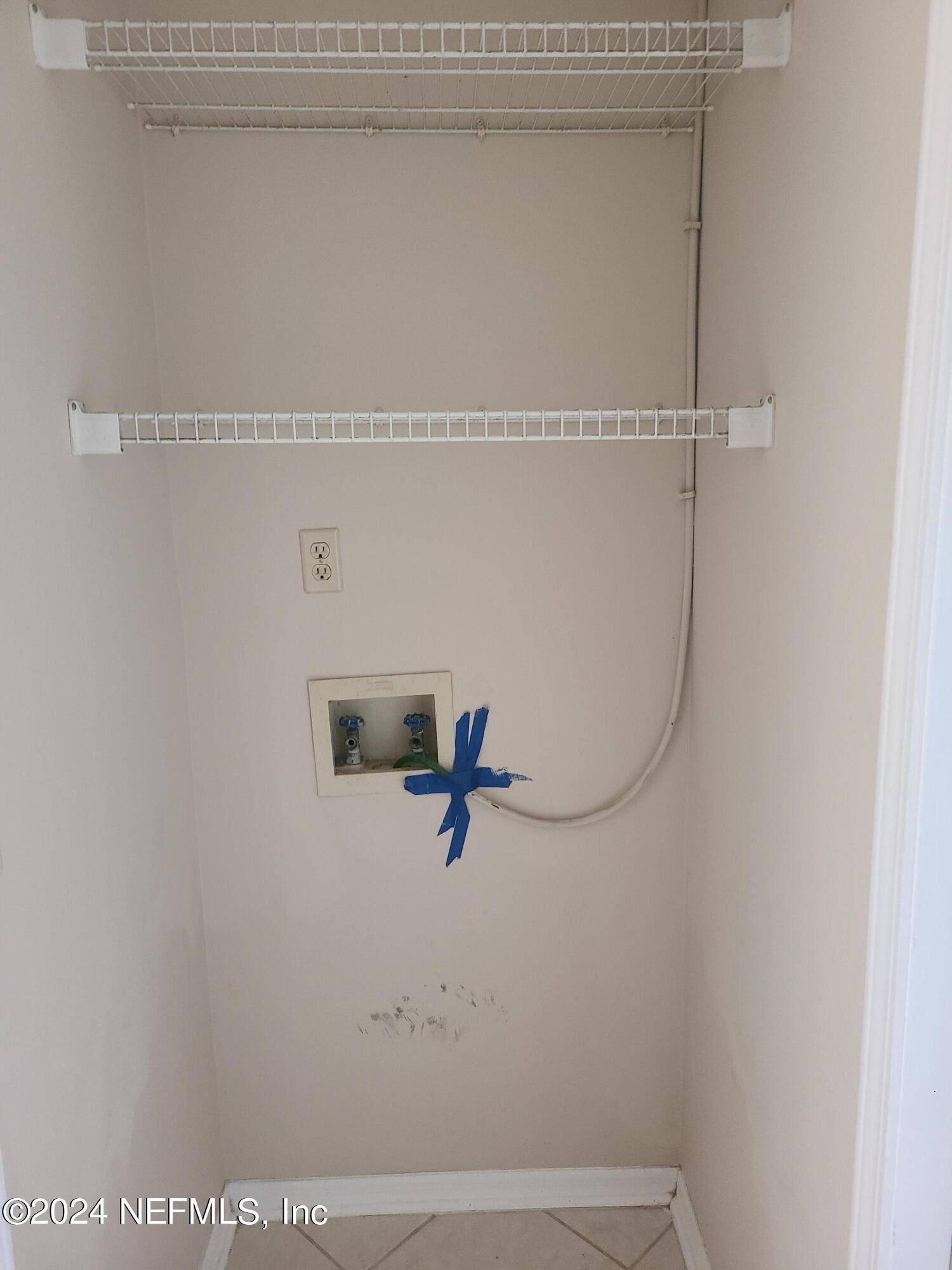 2106 HOVINGTON Circle W