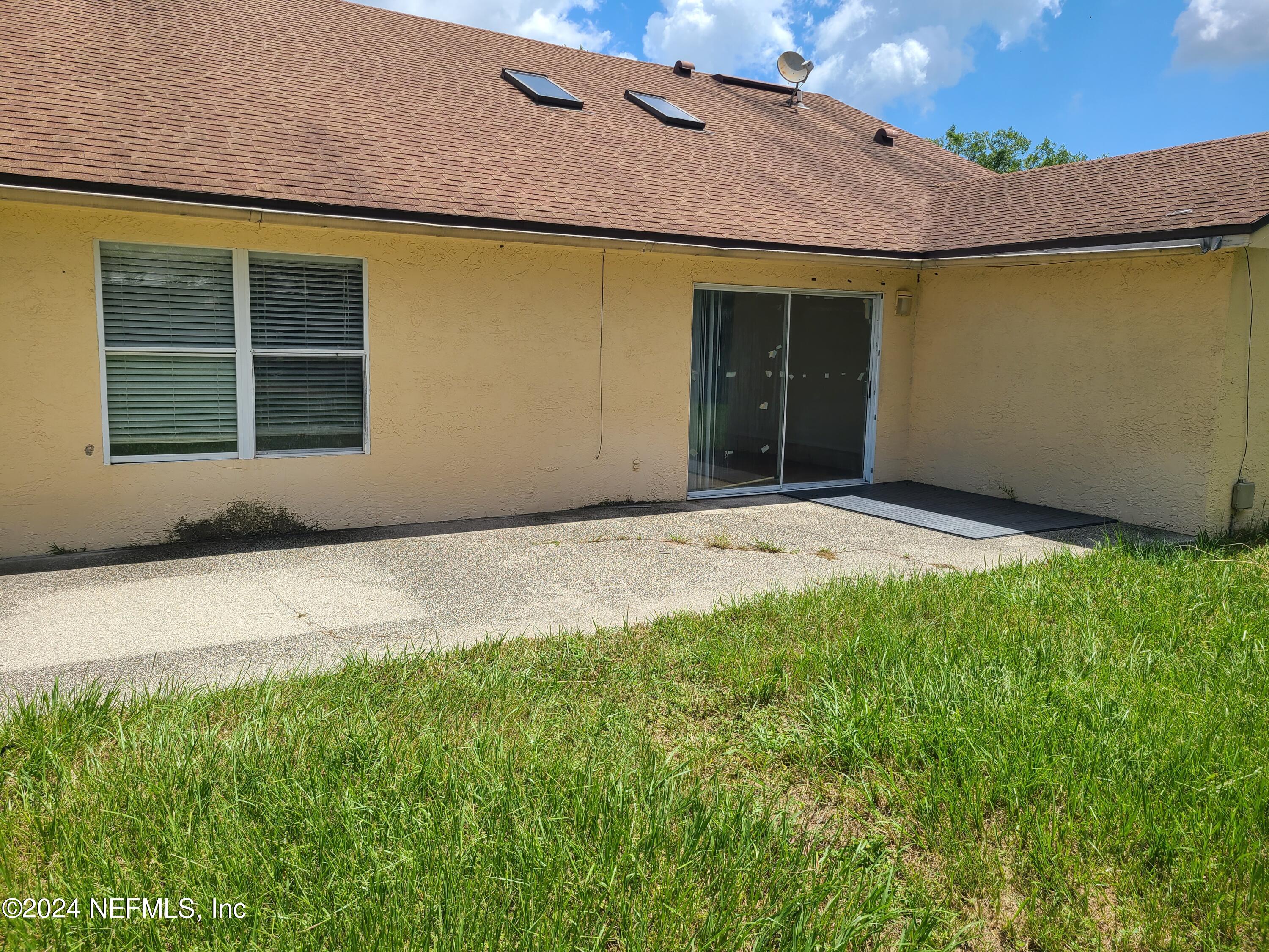 2106 HOVINGTON Circle W