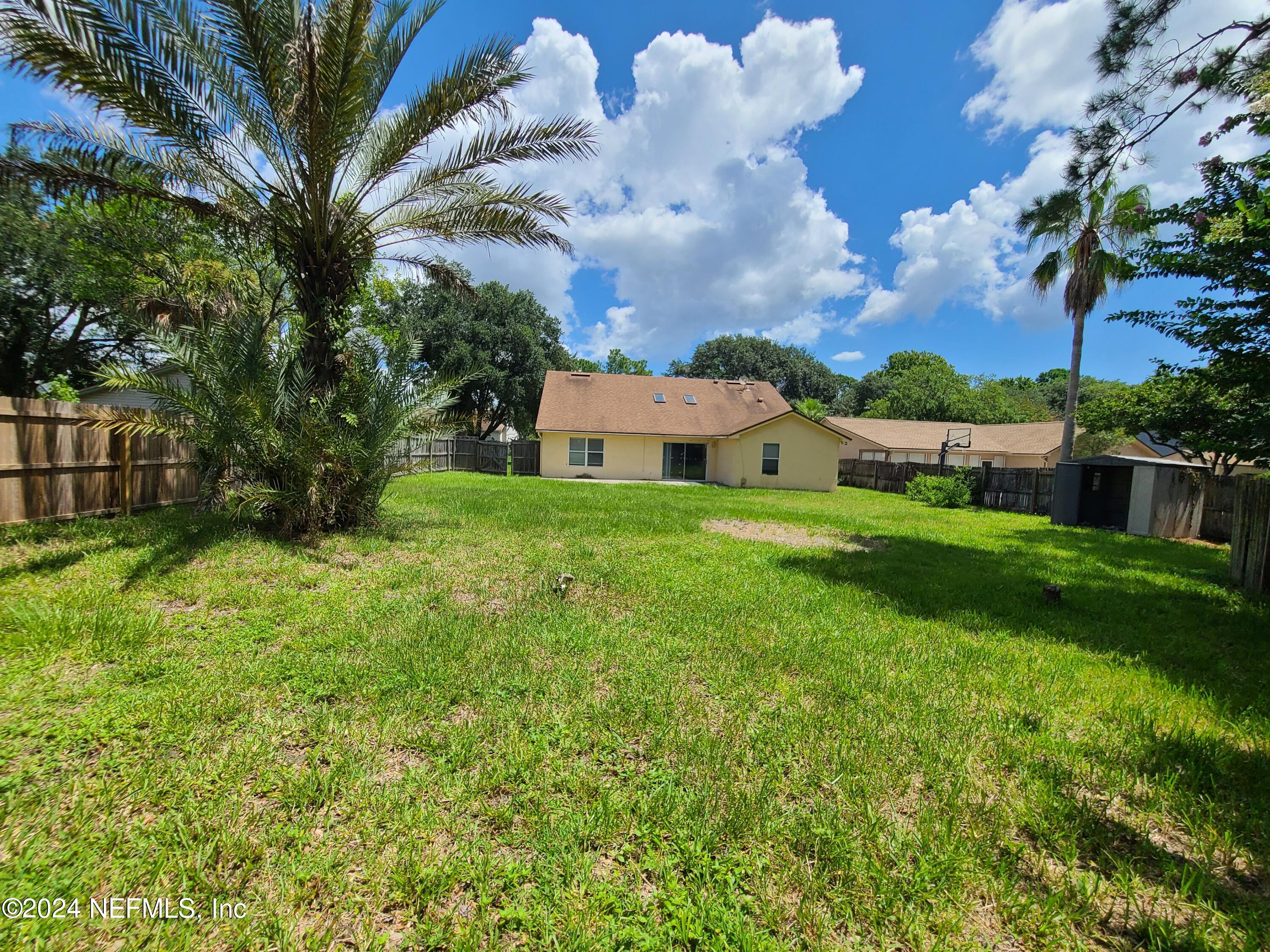 2106 HOVINGTON Circle W