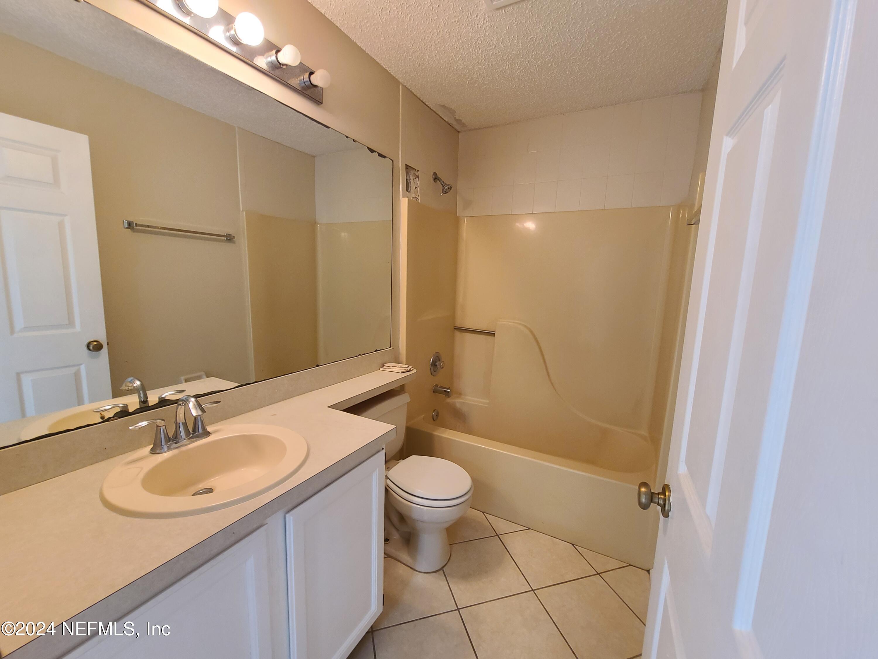 2106 HOVINGTON Circle W