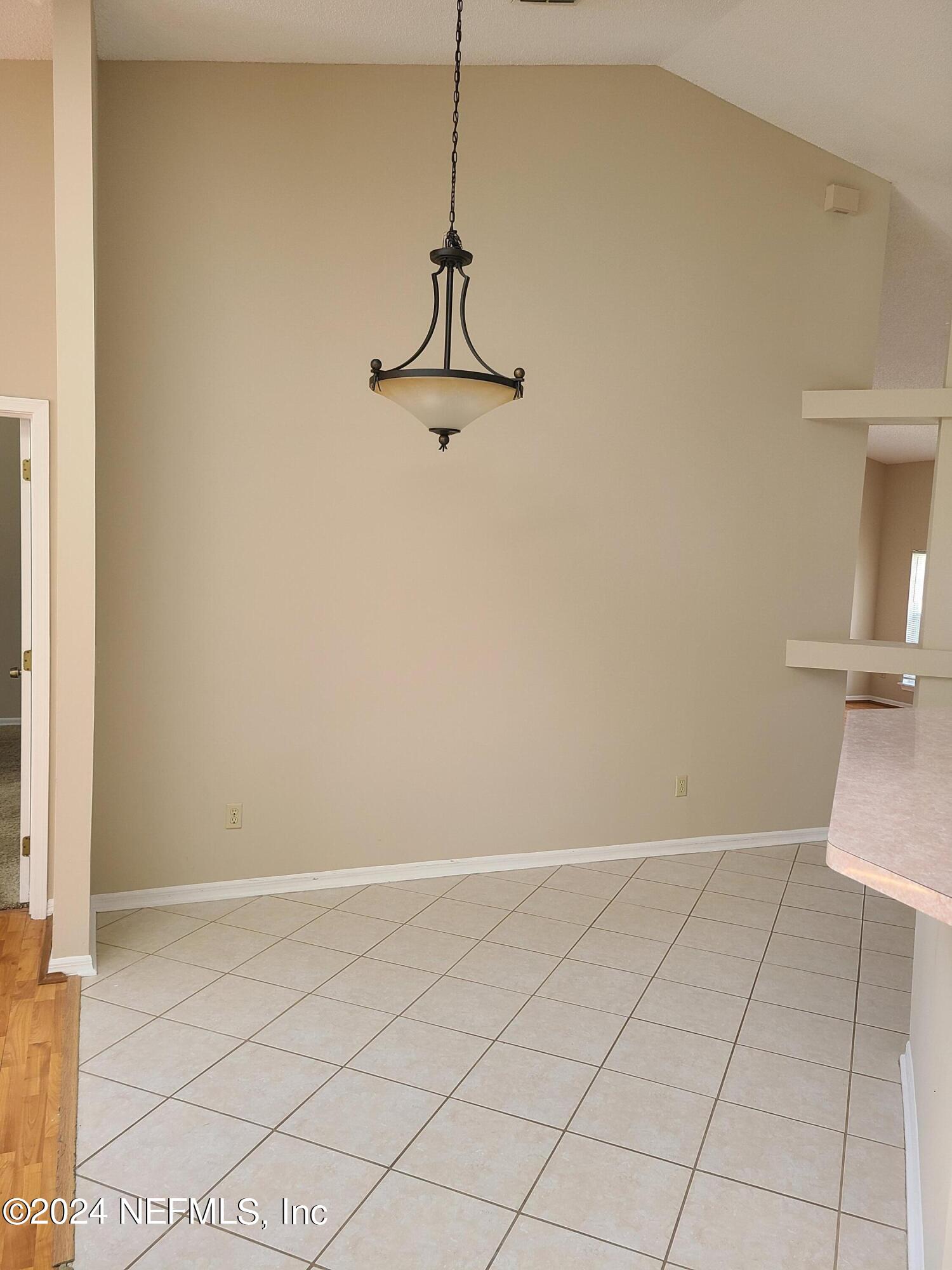 2106 HOVINGTON Circle W