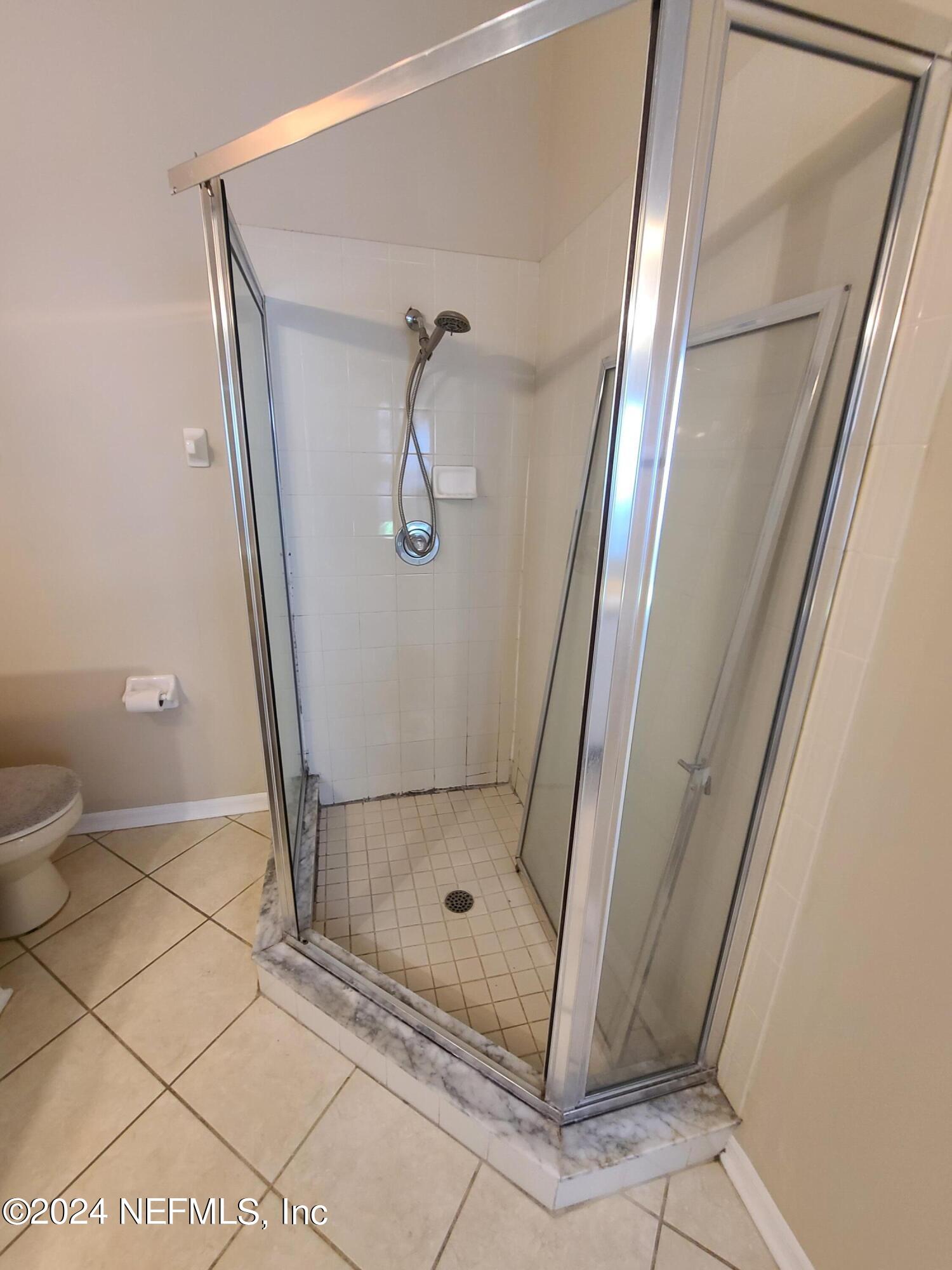 2106 HOVINGTON Circle W