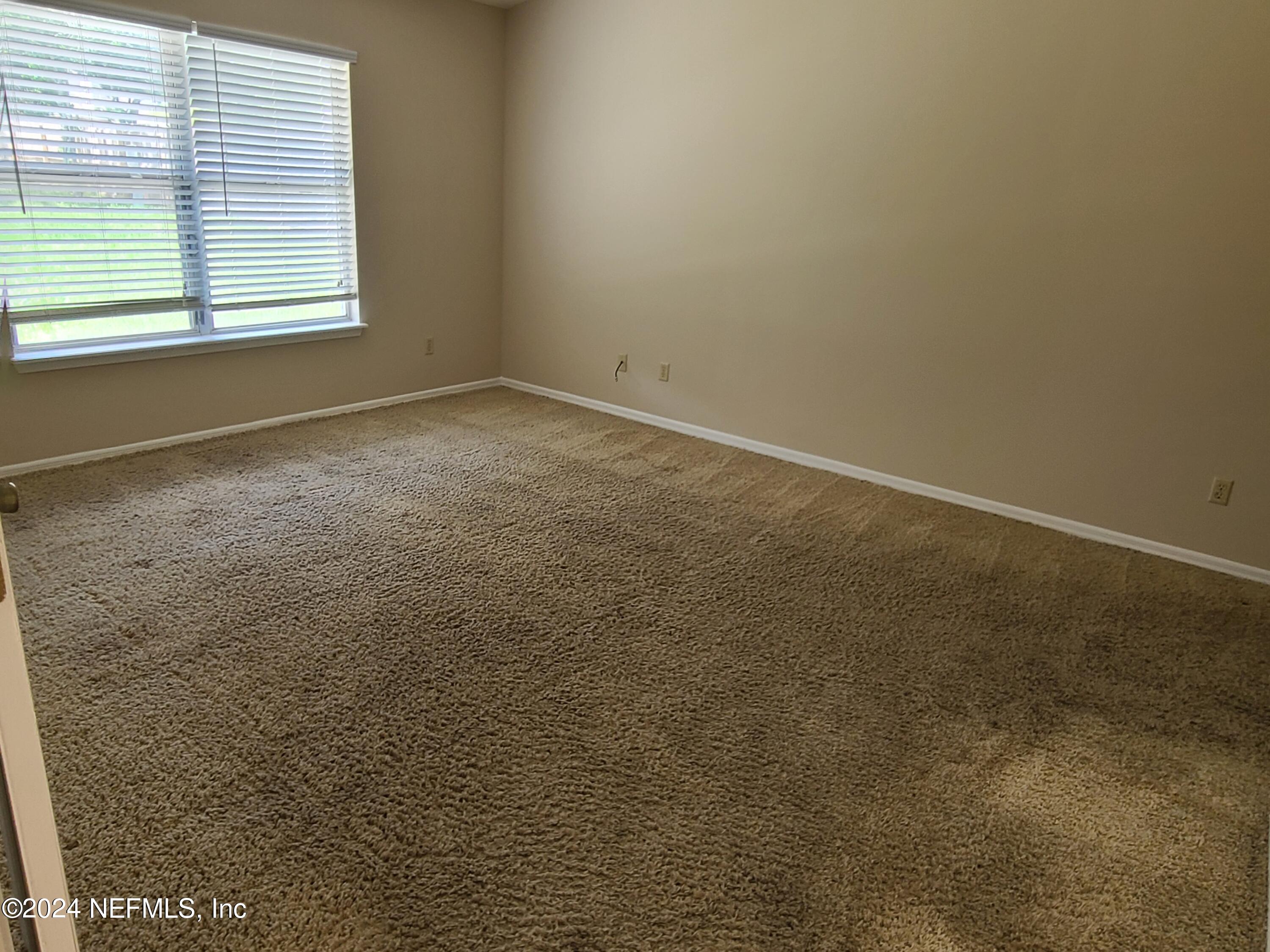 2106 HOVINGTON Circle W