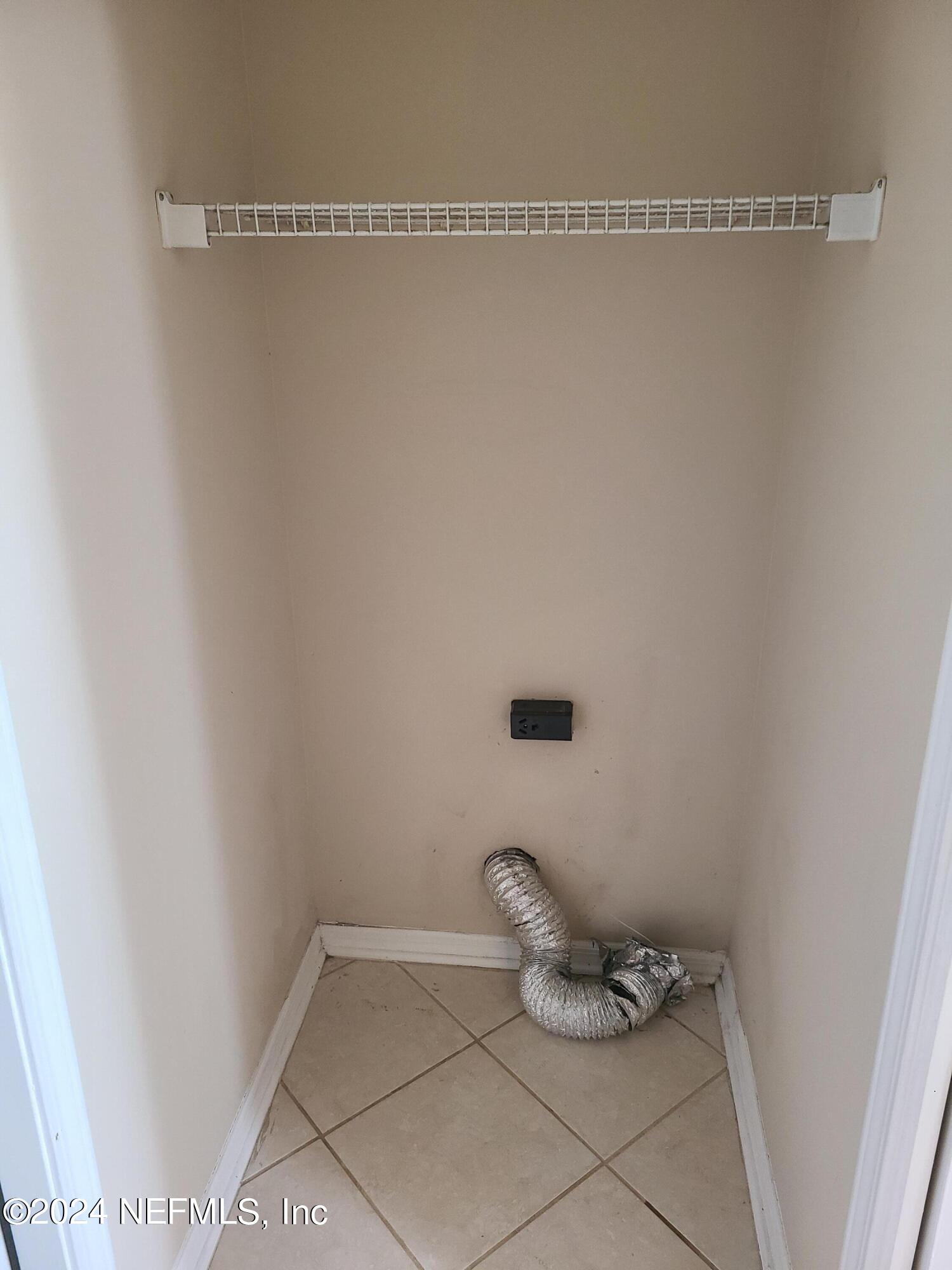 2106 HOVINGTON Circle W