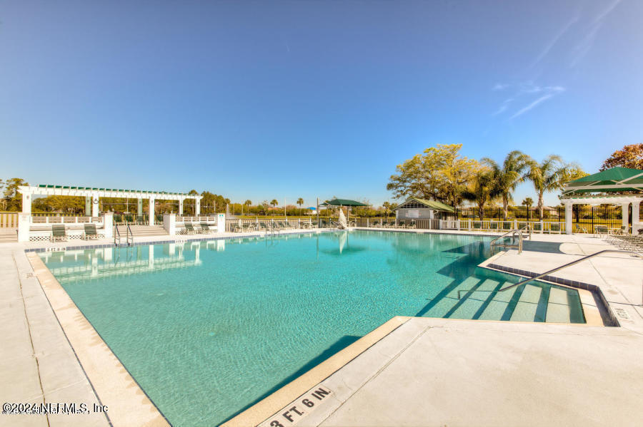 2106 HOVINGTON Circle W