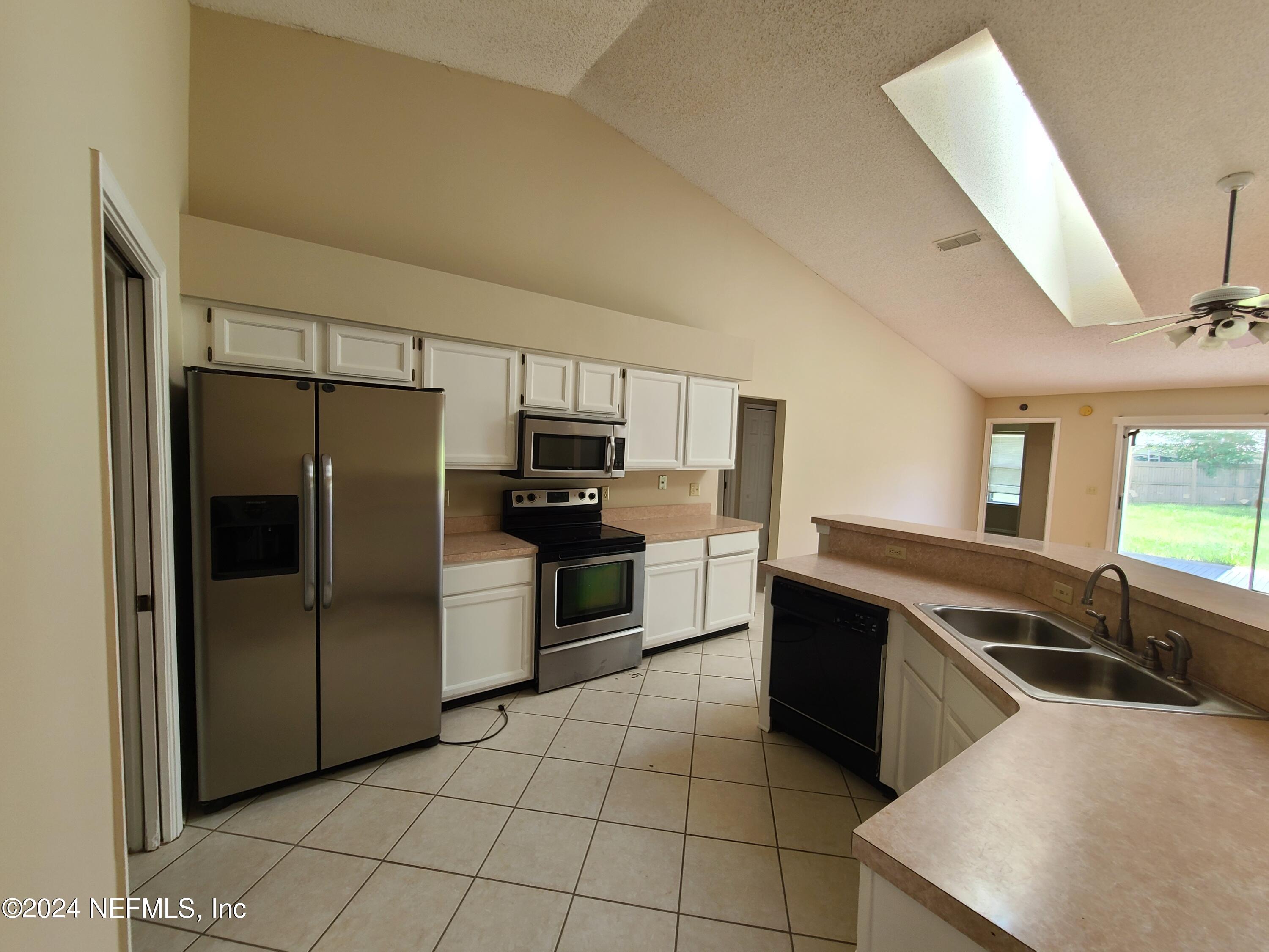 2106 HOVINGTON Circle W