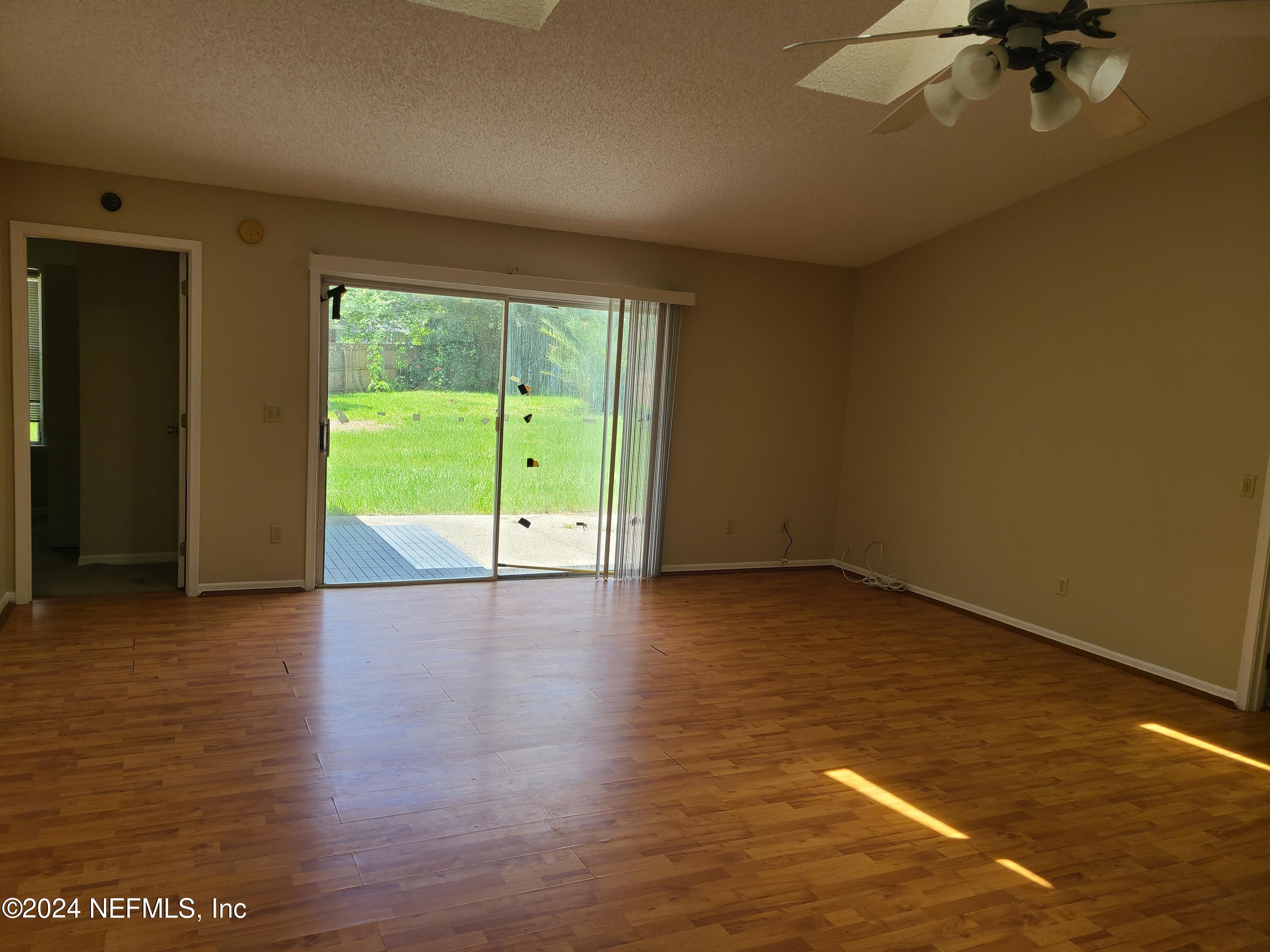 2106 HOVINGTON Circle W