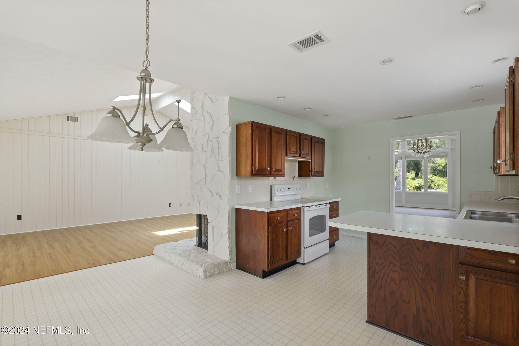 1228 FRUIT COVE Drive N