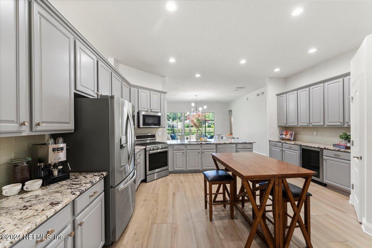 1555 BARRINGTON Circle