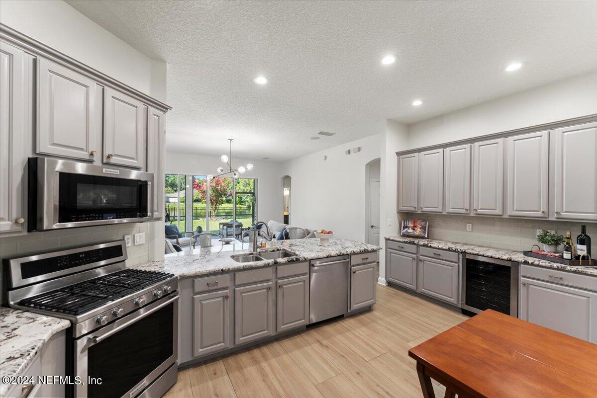 1555 BARRINGTON Circle