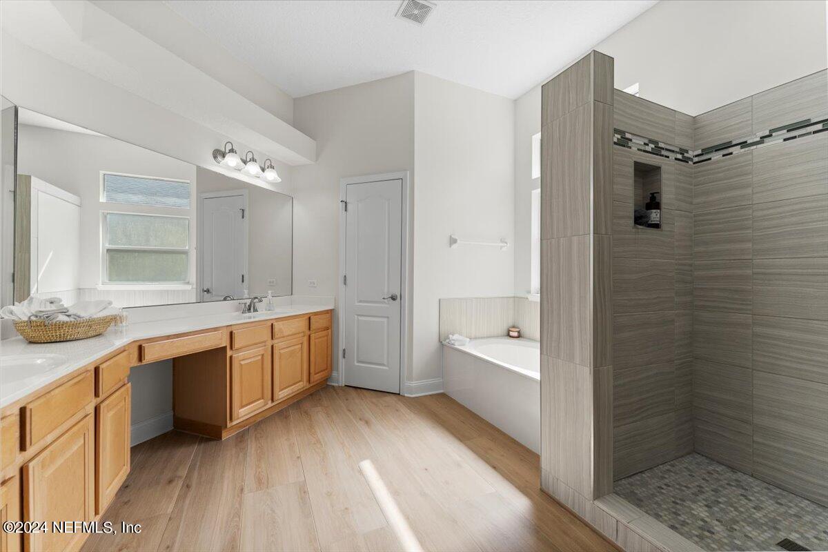 1555 BARRINGTON Circle