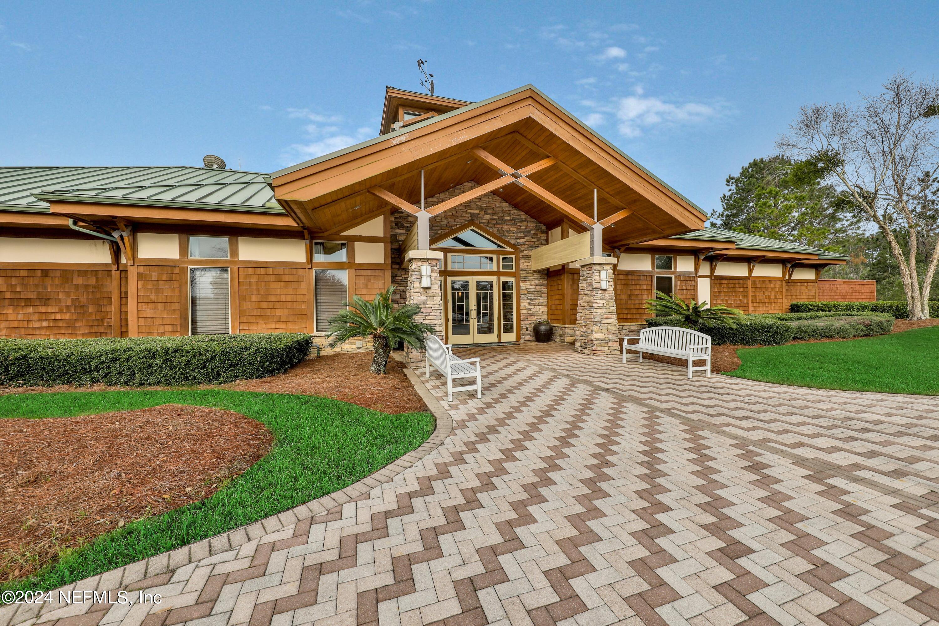 1555 BARRINGTON Circle