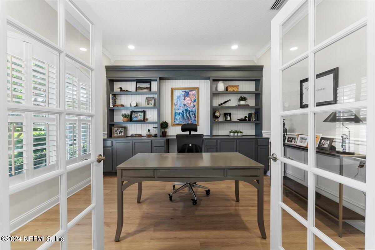 1555 BARRINGTON Circle