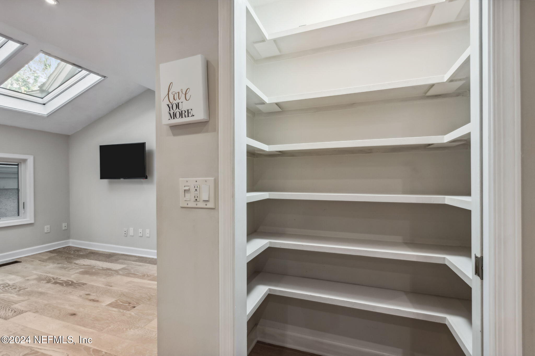 42 LAUREL OAK Road