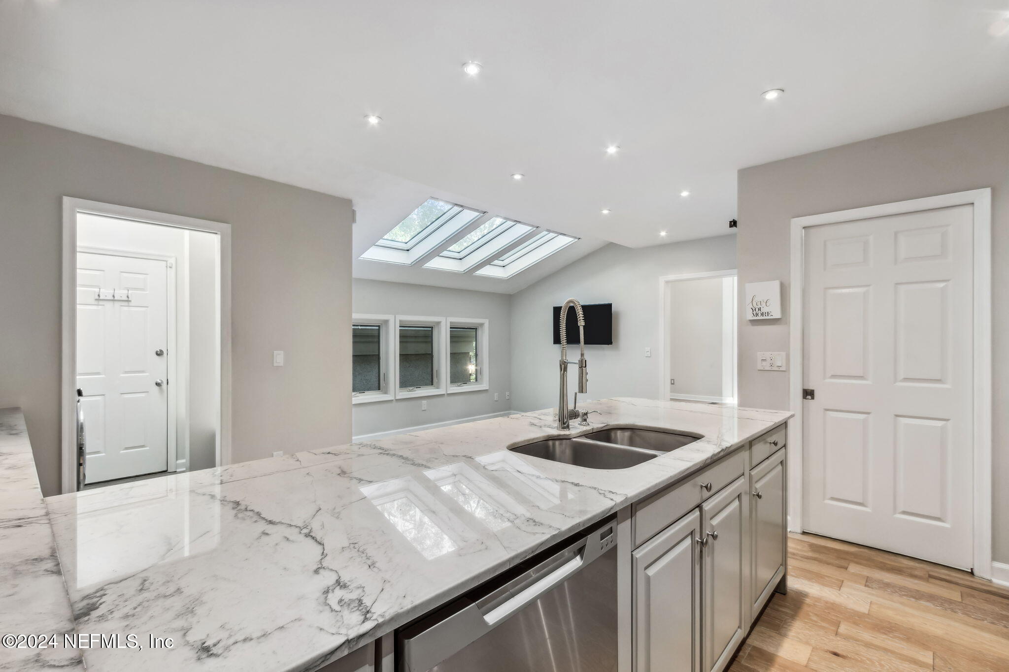 42 LAUREL OAK Road