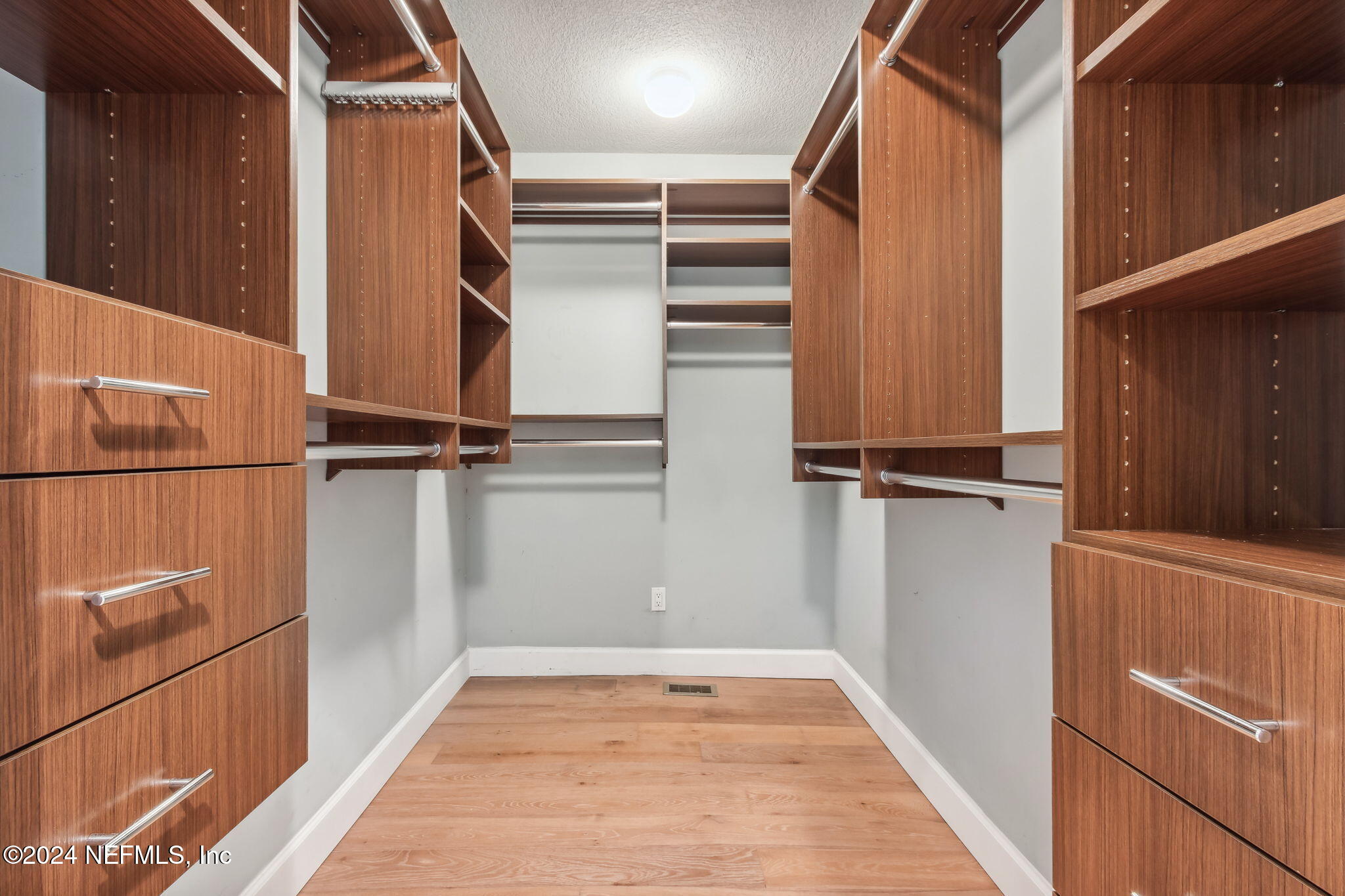 42 LAUREL OAK Road