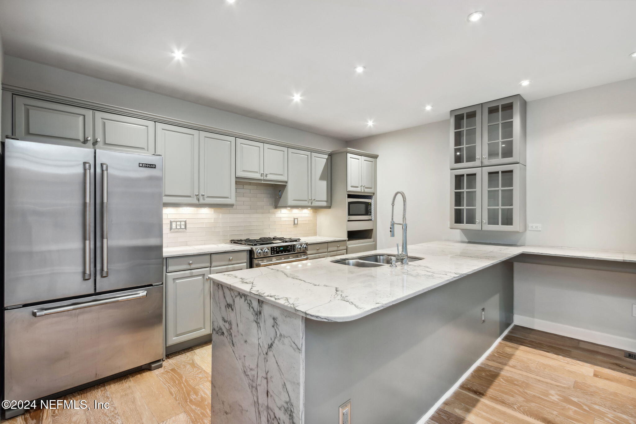 42 LAUREL OAK Road