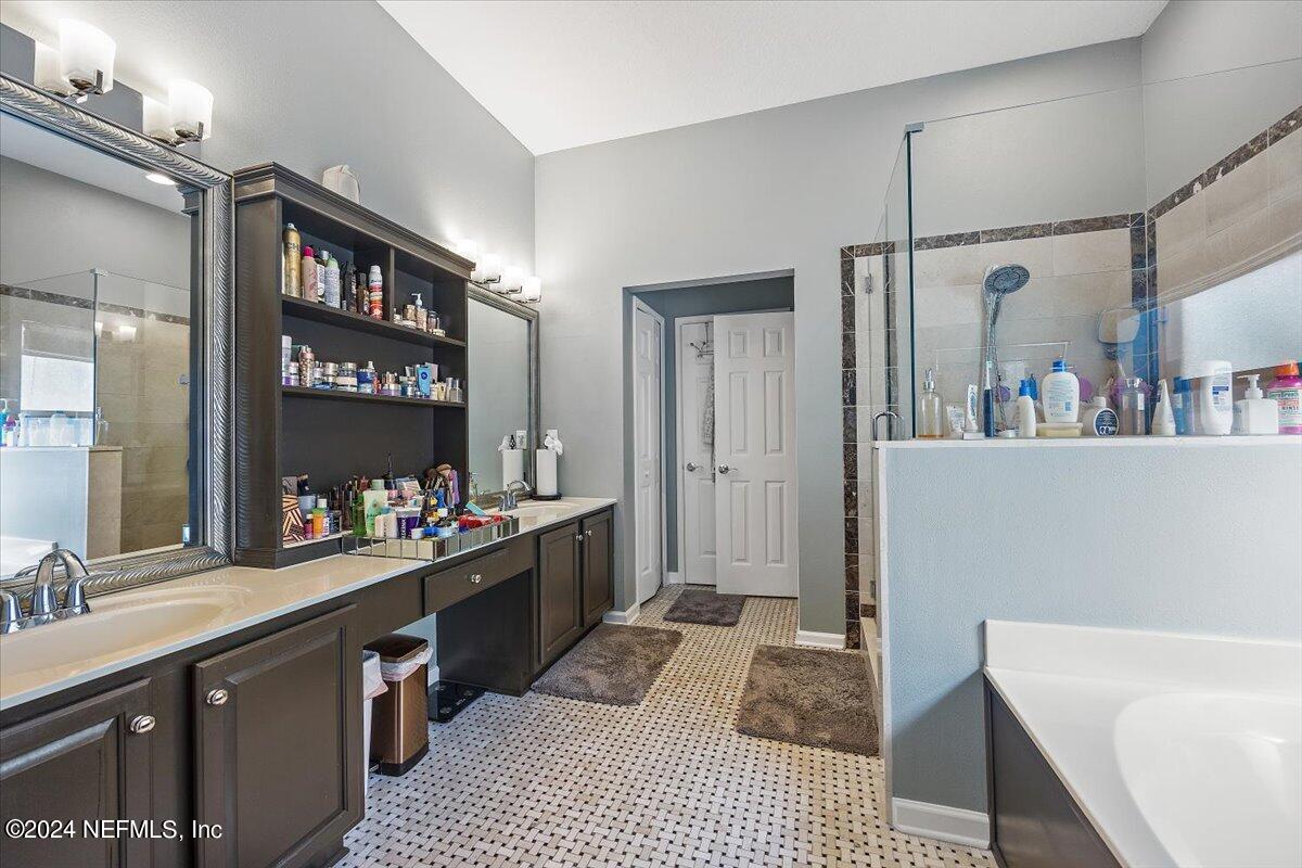 10642 ROUNDWOOD GLEN Court