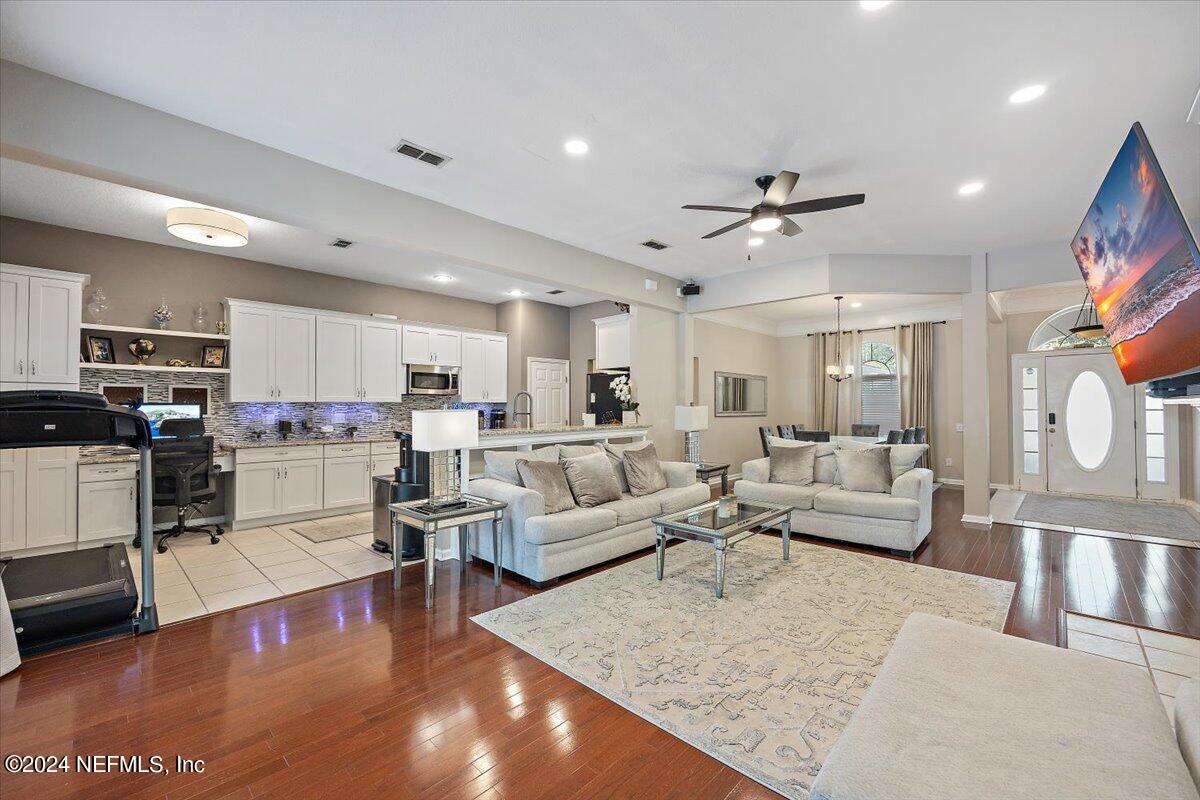 10642 ROUNDWOOD GLEN Court