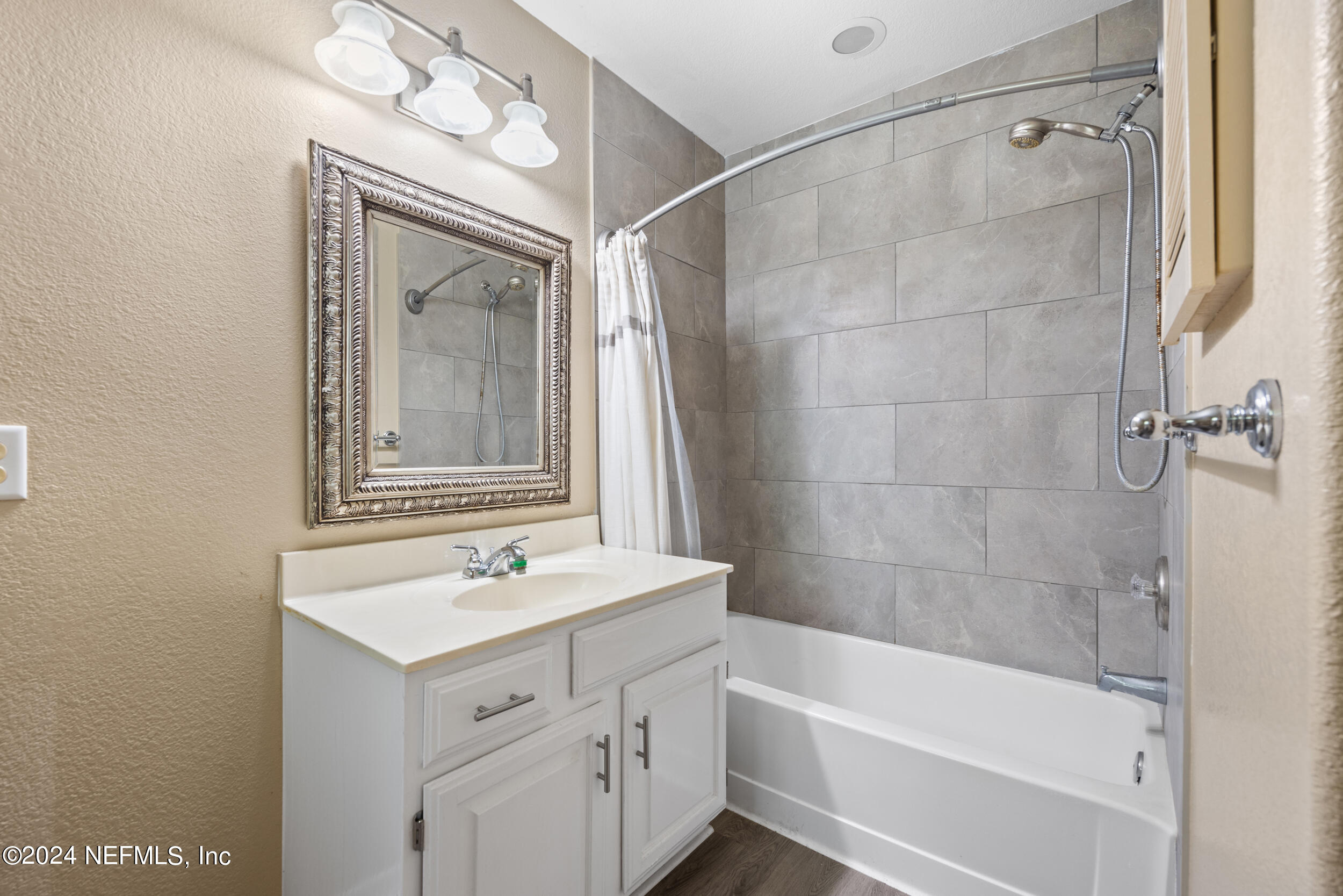 10150 BELLE RIVE Boulevard, 2009